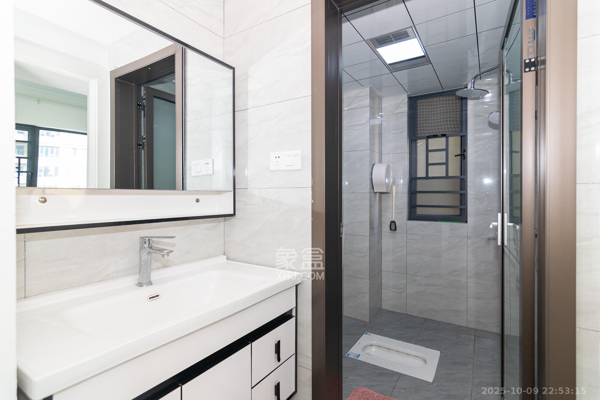 澳海月亮湾  3室2厅2卫    69.8万卫生间