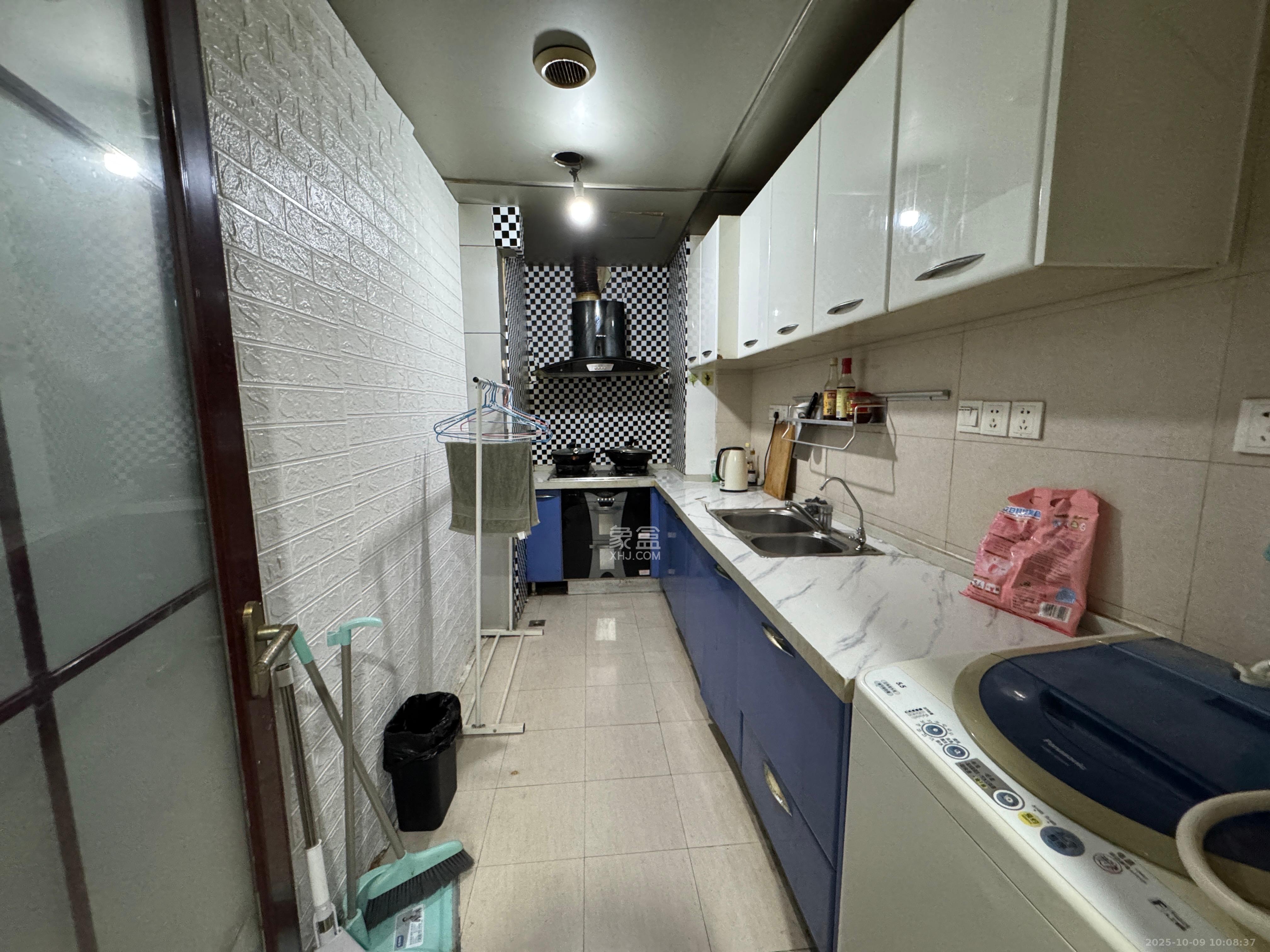 新青年公寓  1室1厅1卫    2300.0元/月室内图