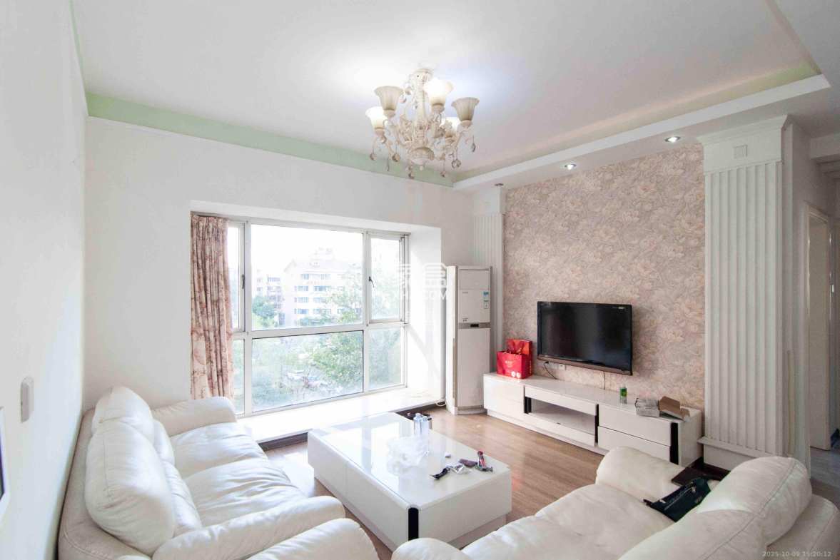 西点公园里 2室2厅1卫 2700.0元/月 西点公园里 2室2厅1卫 2700.0元/月室内图