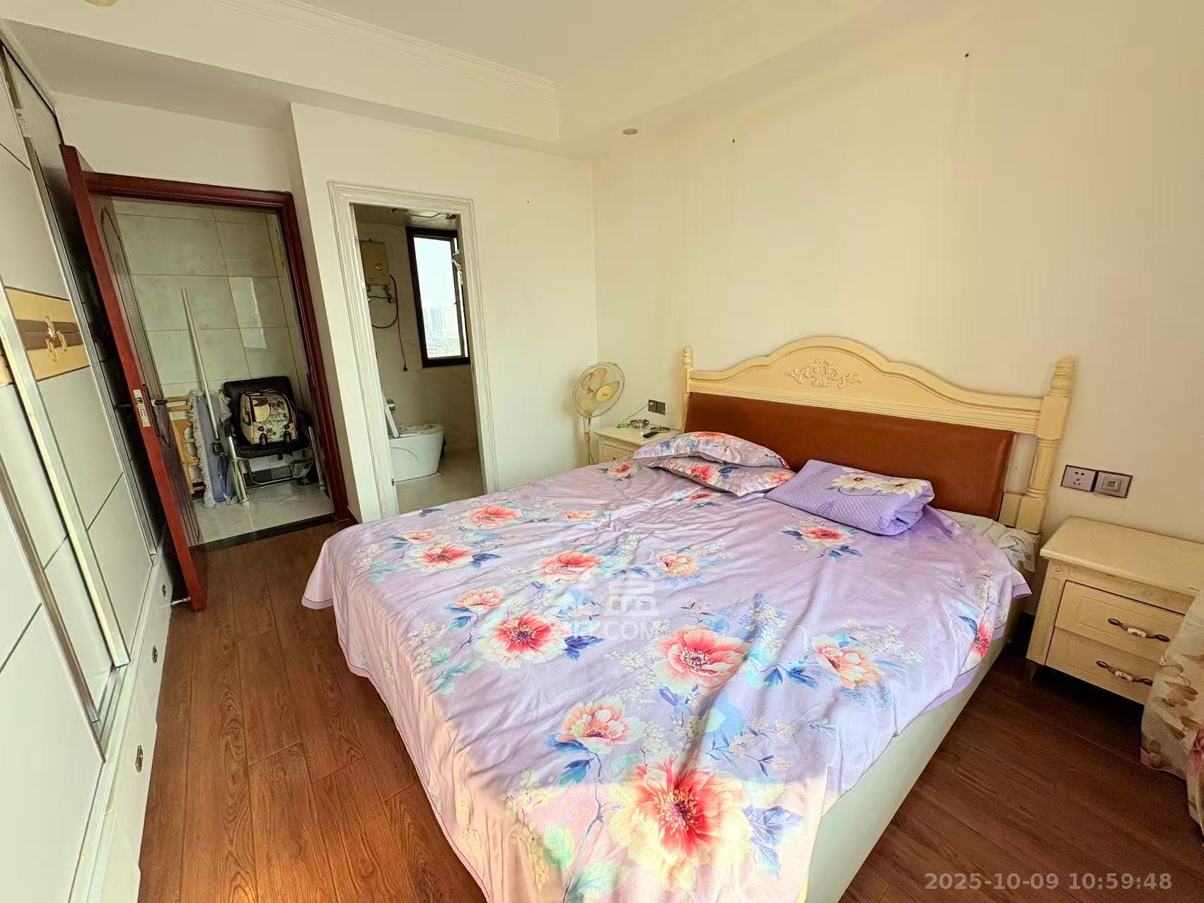 芙蓉万国城MOMA(卓越汇富苑) 3室2厅2卫 2300.0元/月 芙蓉万国城MOMA(卓越汇富苑) 3室2厅2卫 2300.0元/月室内图