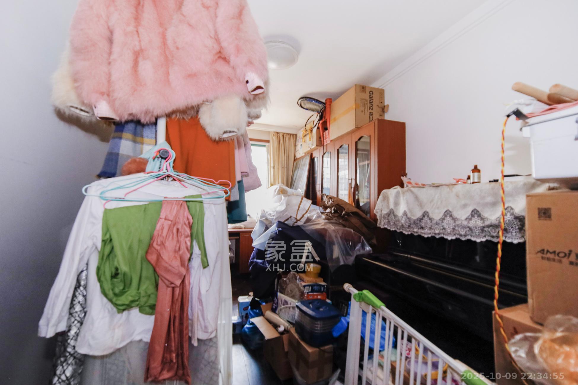 三湘小区  3室2厅1卫    60.0万卧室