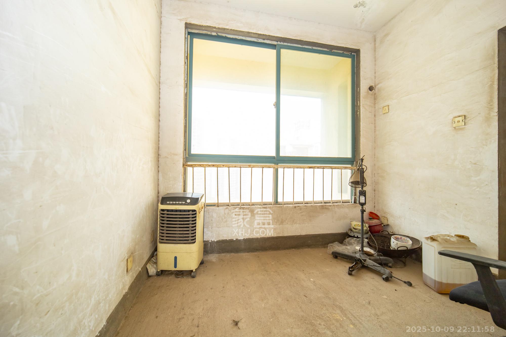 圣爵菲斯  4室2厅1卫    188.0万 圣爵菲斯  4室2厅1卫    188.0万卧室