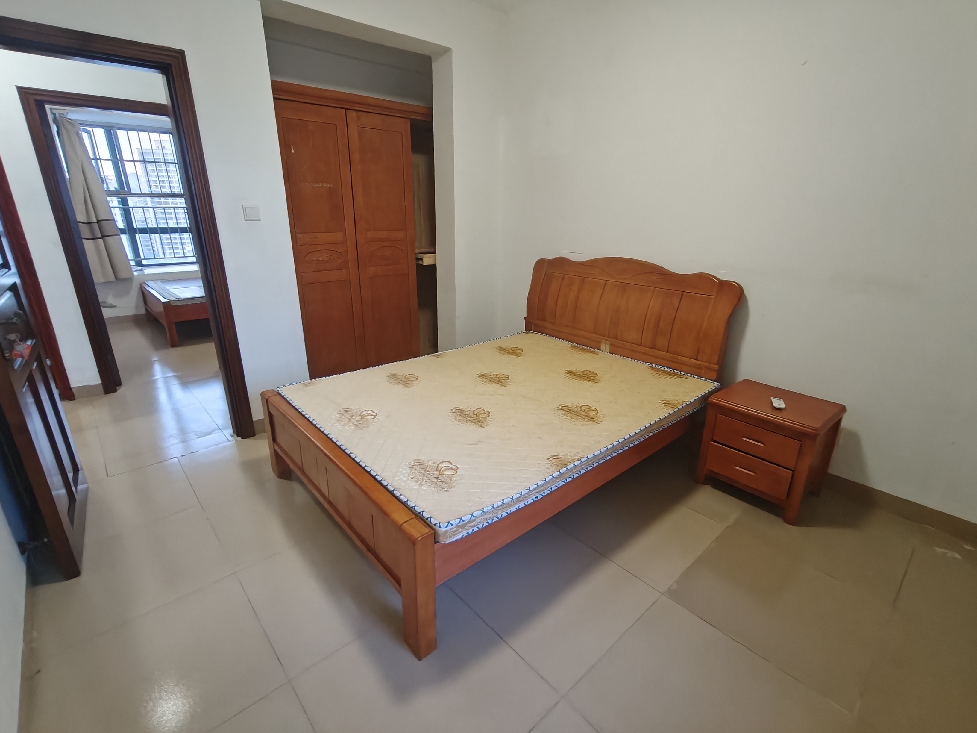 海侨花园  3室2厅1卫    2700.0元/月 海侨花园  3室2厅1卫    2700.0元/月室内图