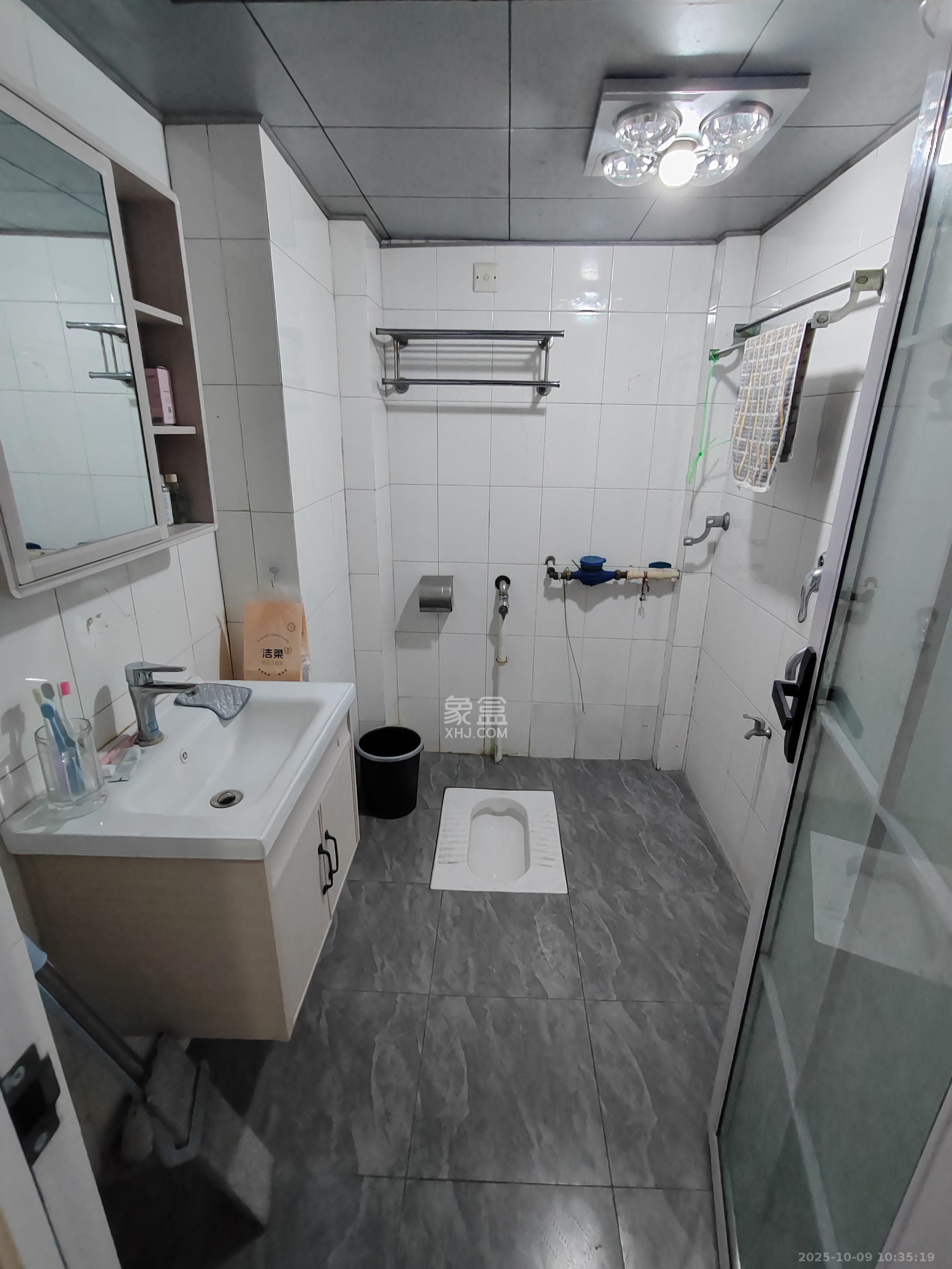 五一华府  2室2厅1卫    2700.0元/月室内图