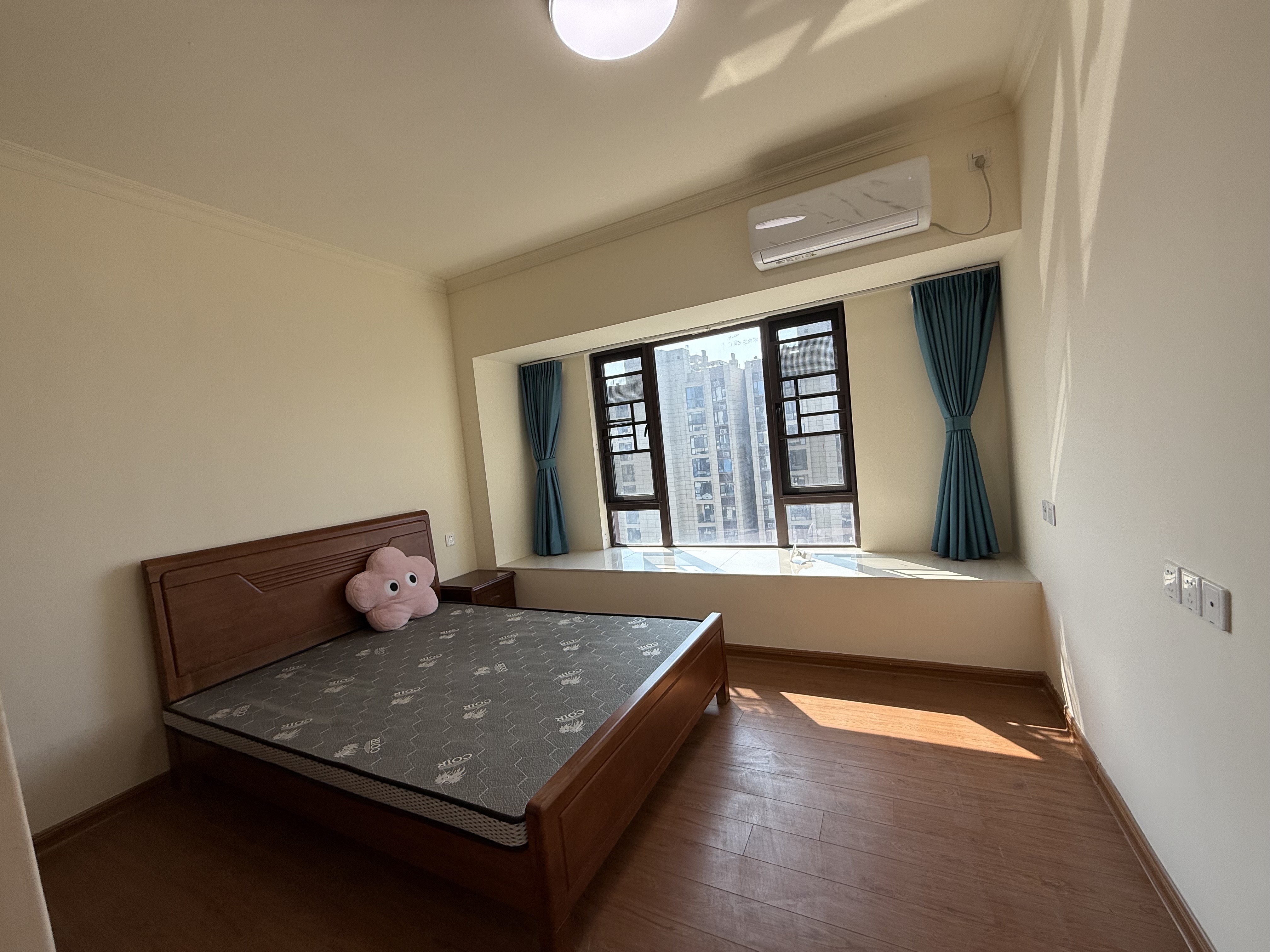 碧桂园豪园-二期 3室2厅2卫 2000.0元/月 碧桂园豪园-二期 3室2厅2卫 2000.0元/月室内图