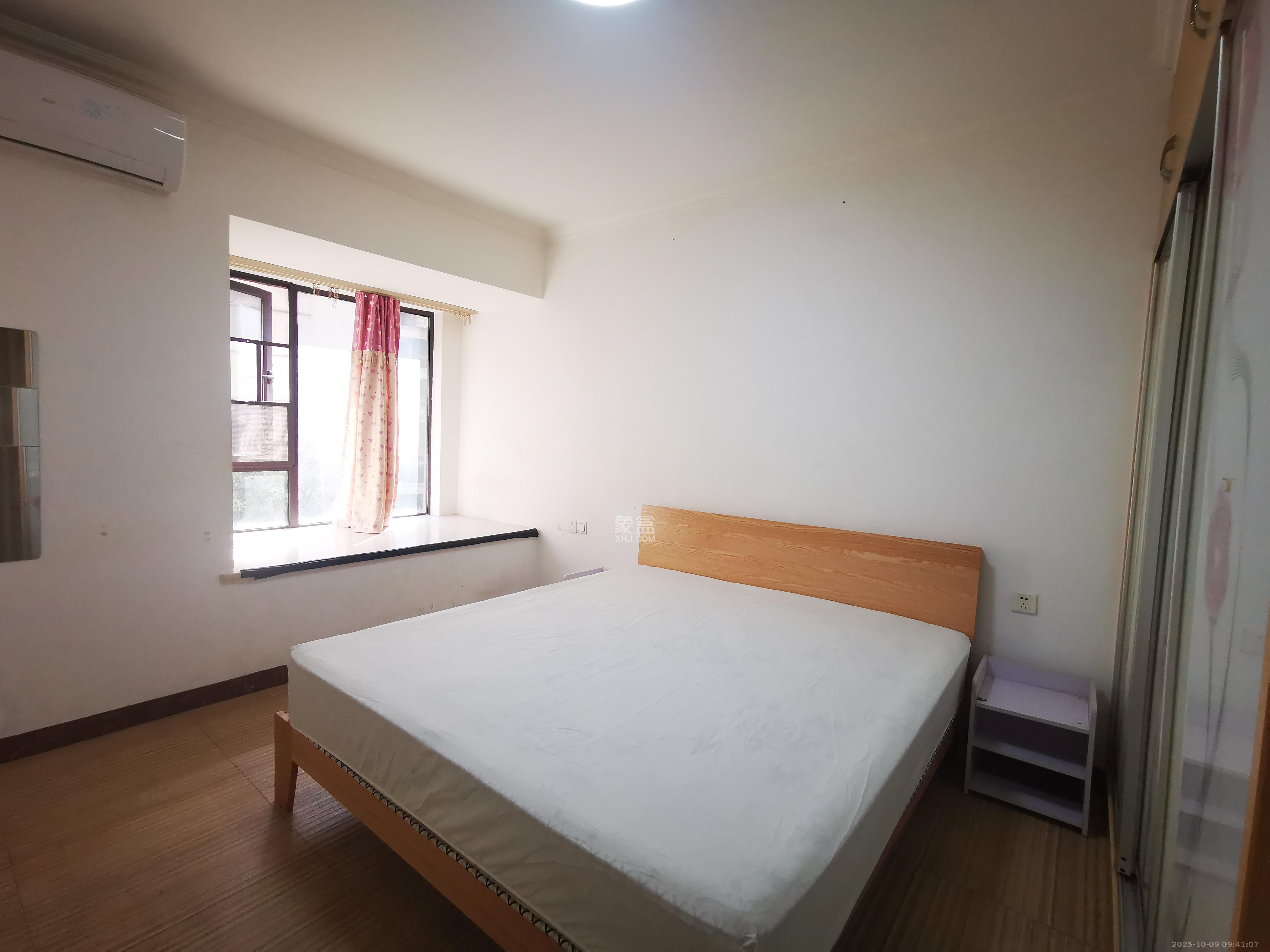 保利麓谷林语D区  3室2厅1卫    2350.0元/月室内图