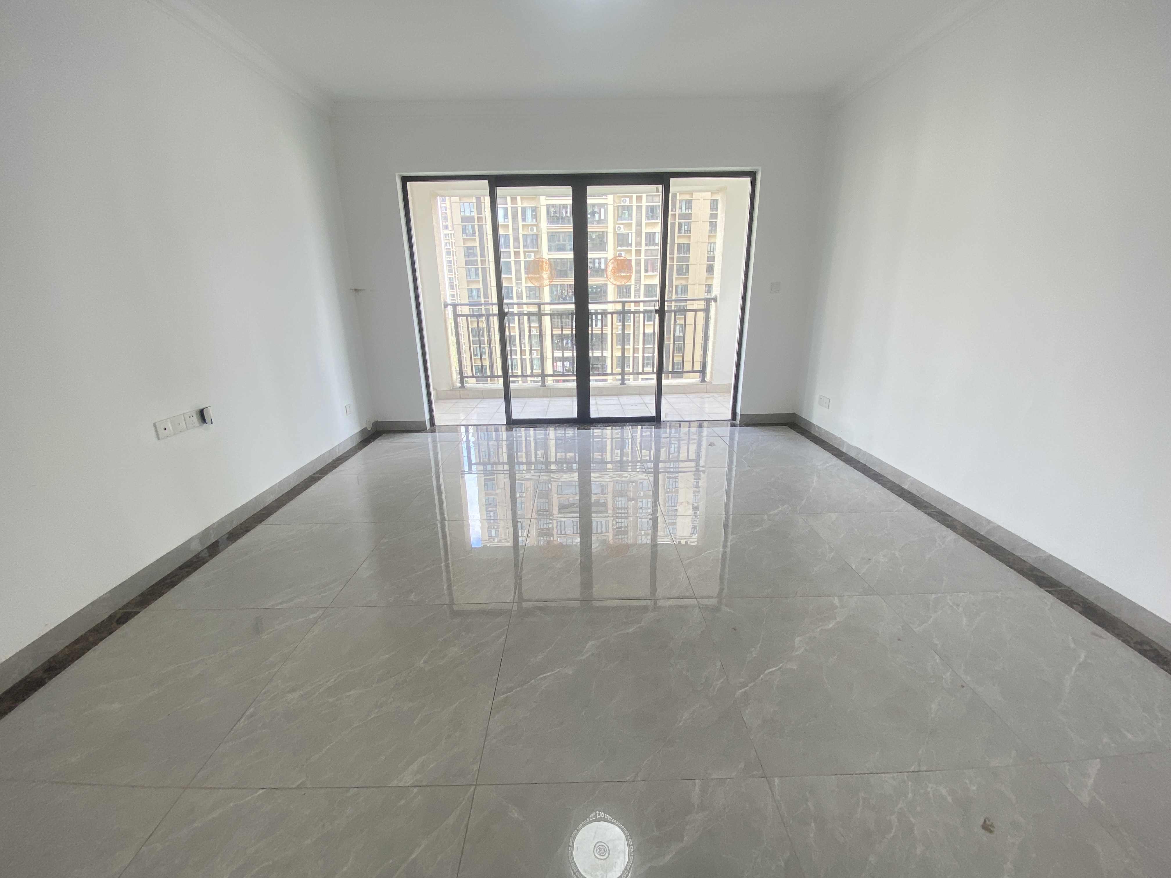 和风家园二期碧海居  4室2厅2卫    2800.0元/月室内图