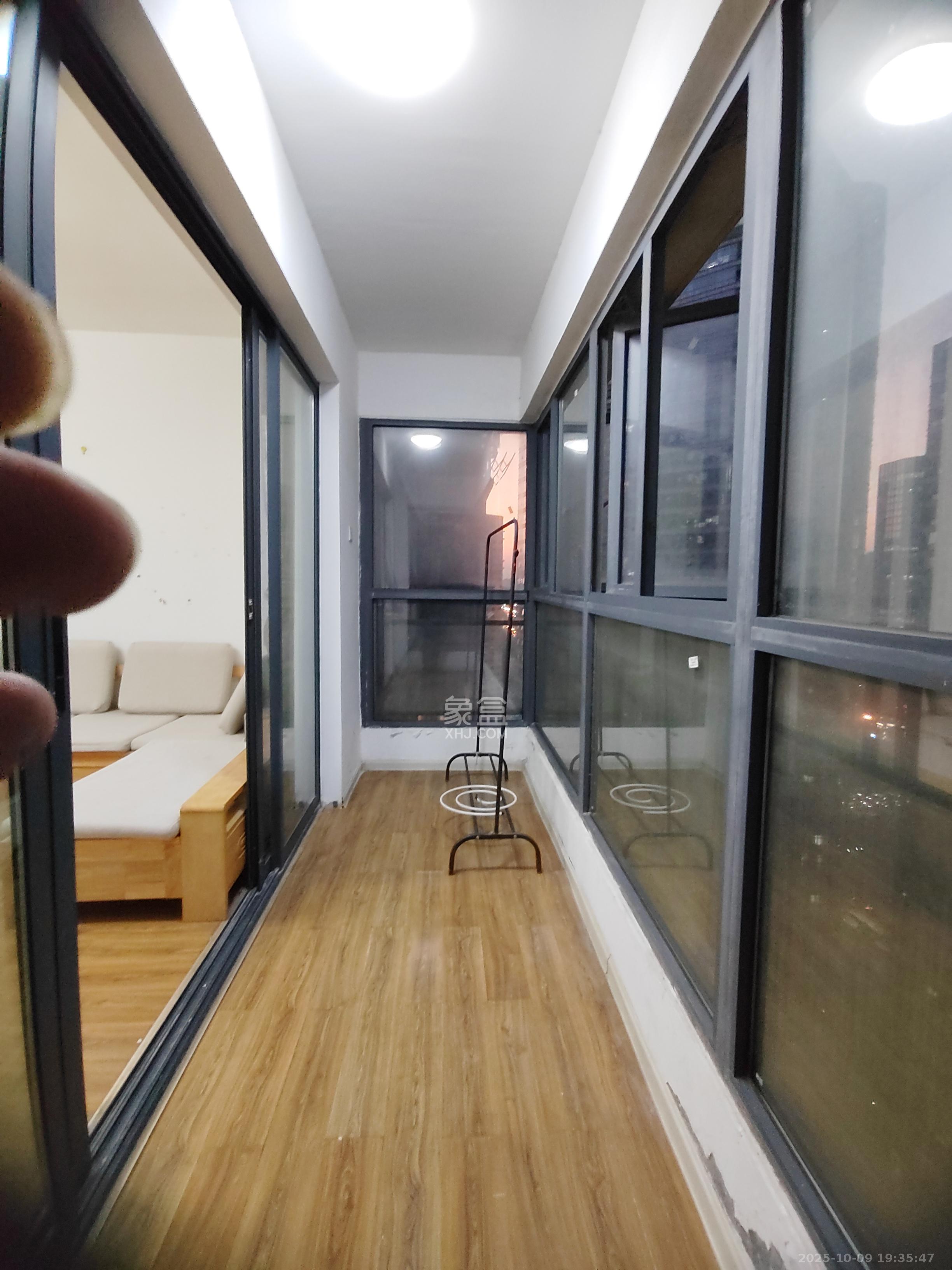 奥克斯广场 3室2厅2卫 3200.0元/月 奥克斯广场 3室2厅2卫 3200.0元/月室内图