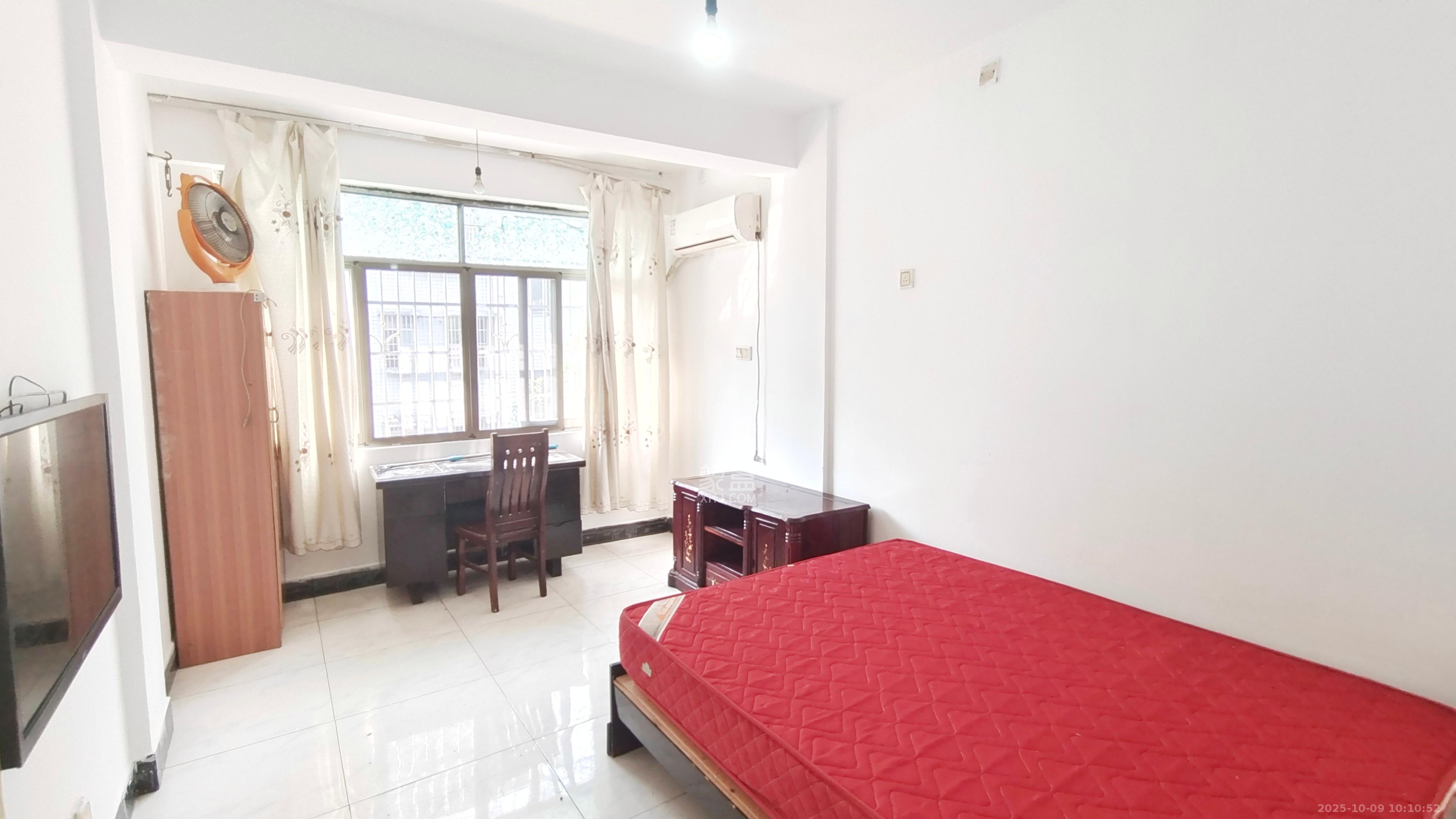 扬帆小区  1室1厅1卫    1300.0元/月 扬帆小区  1室1厅1卫    1300.0元/月室内图1