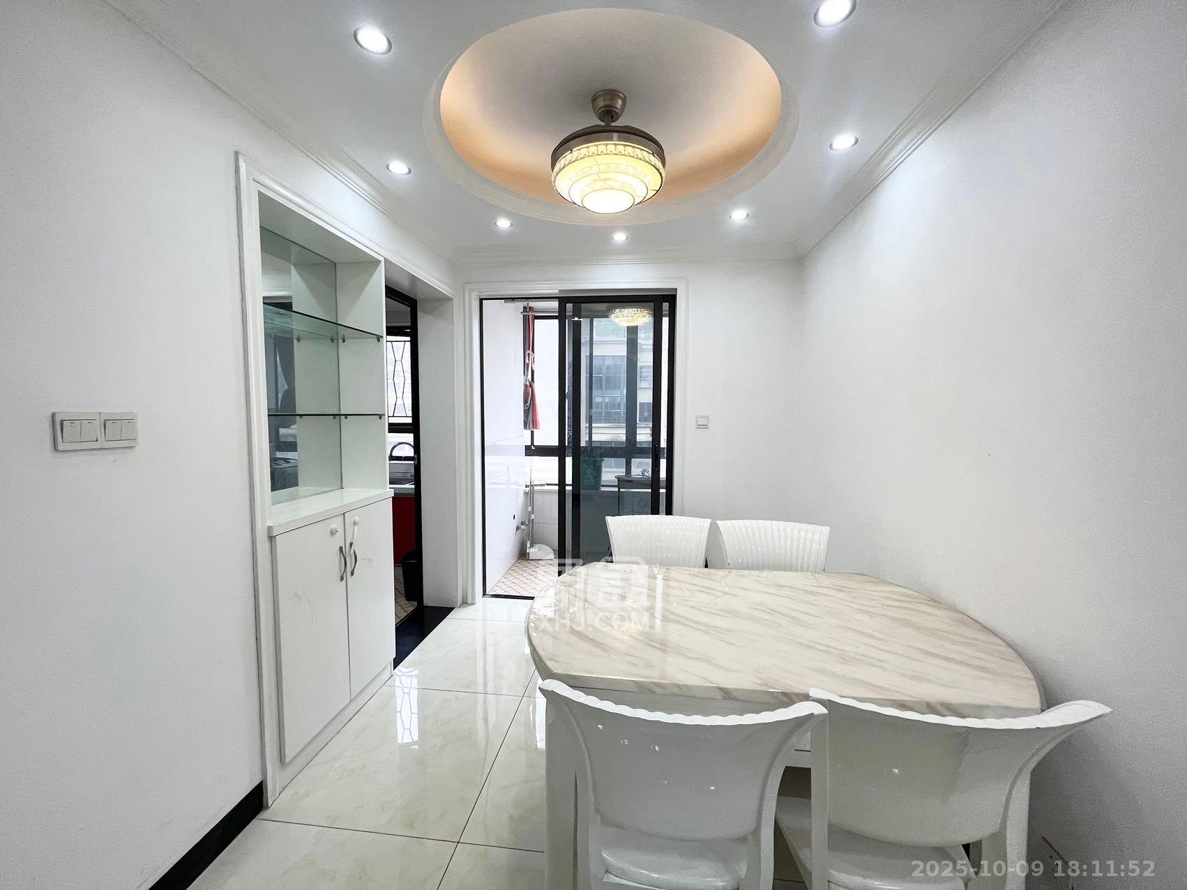 荣盛花语馨苑  3室2厅1卫    2500.0元/月室内图