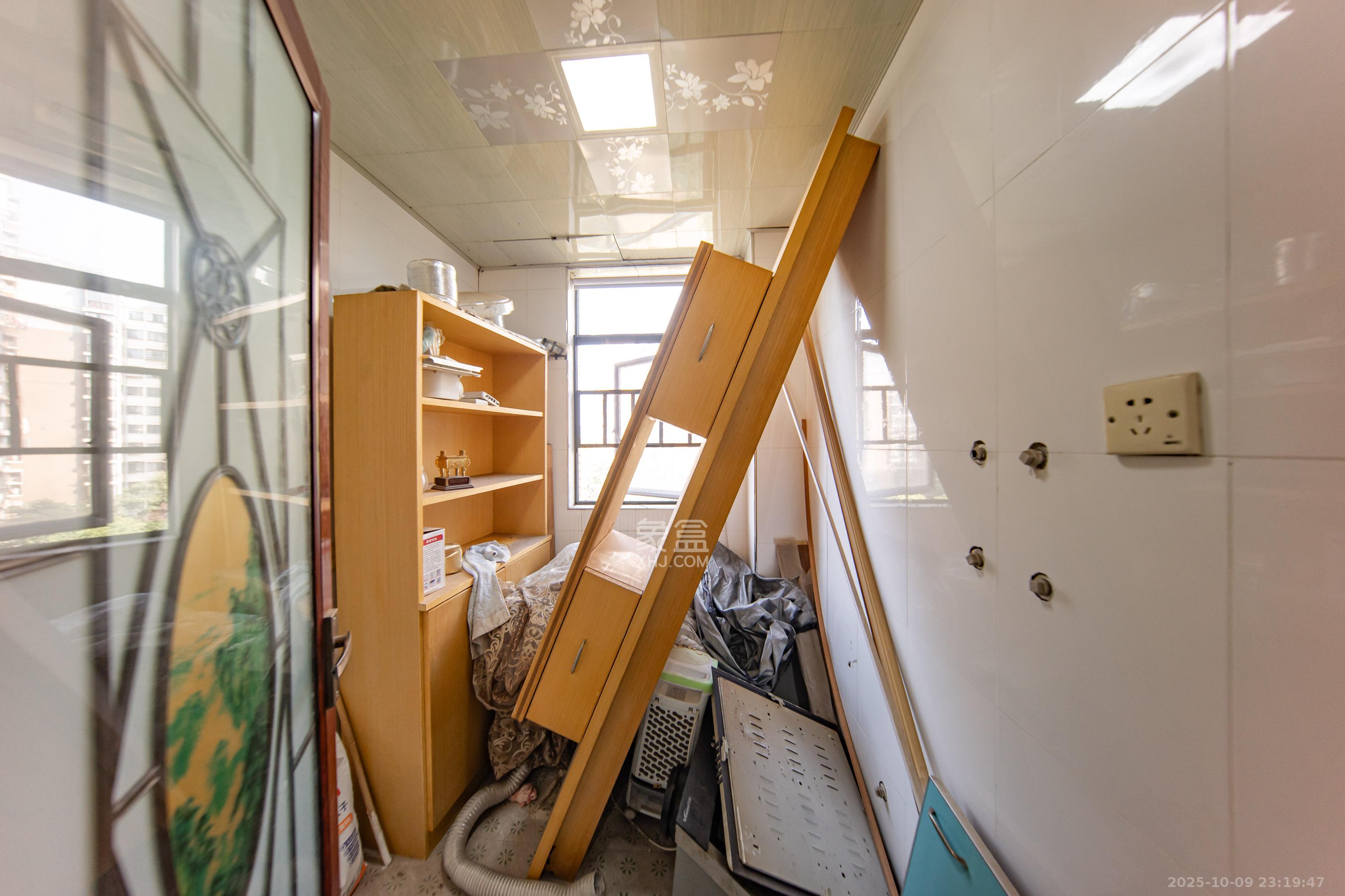 枫华府第 3室2厅2卫 68.0万 枫华府第 3室2厅2卫 68.0万卫生间