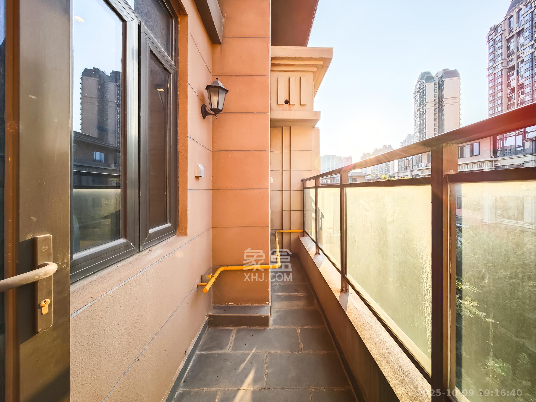 恒大御景天下城一期  4室2厅3卫    268.0万阳台