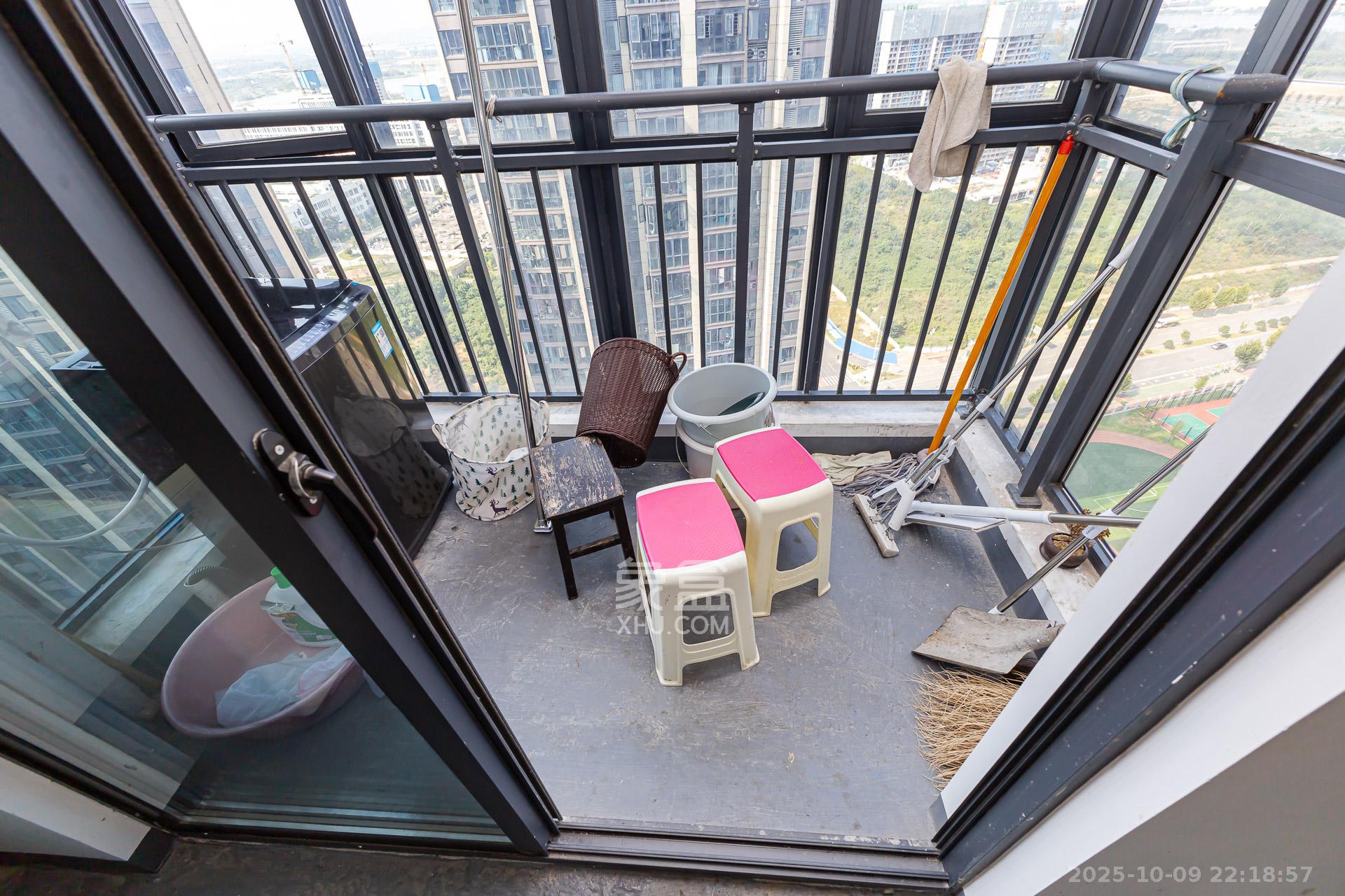 润和滨江广场（润和中央广场）  4室2厅2卫    113.8万阳台