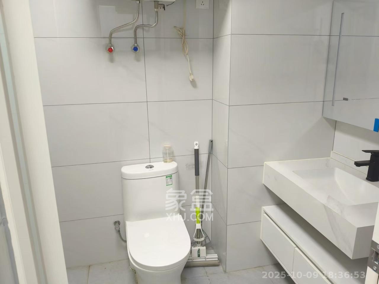 天心华庭 1室1厅1卫 2100.0元/月 天心华庭 1室1厅1卫 2100.0元/月室内图