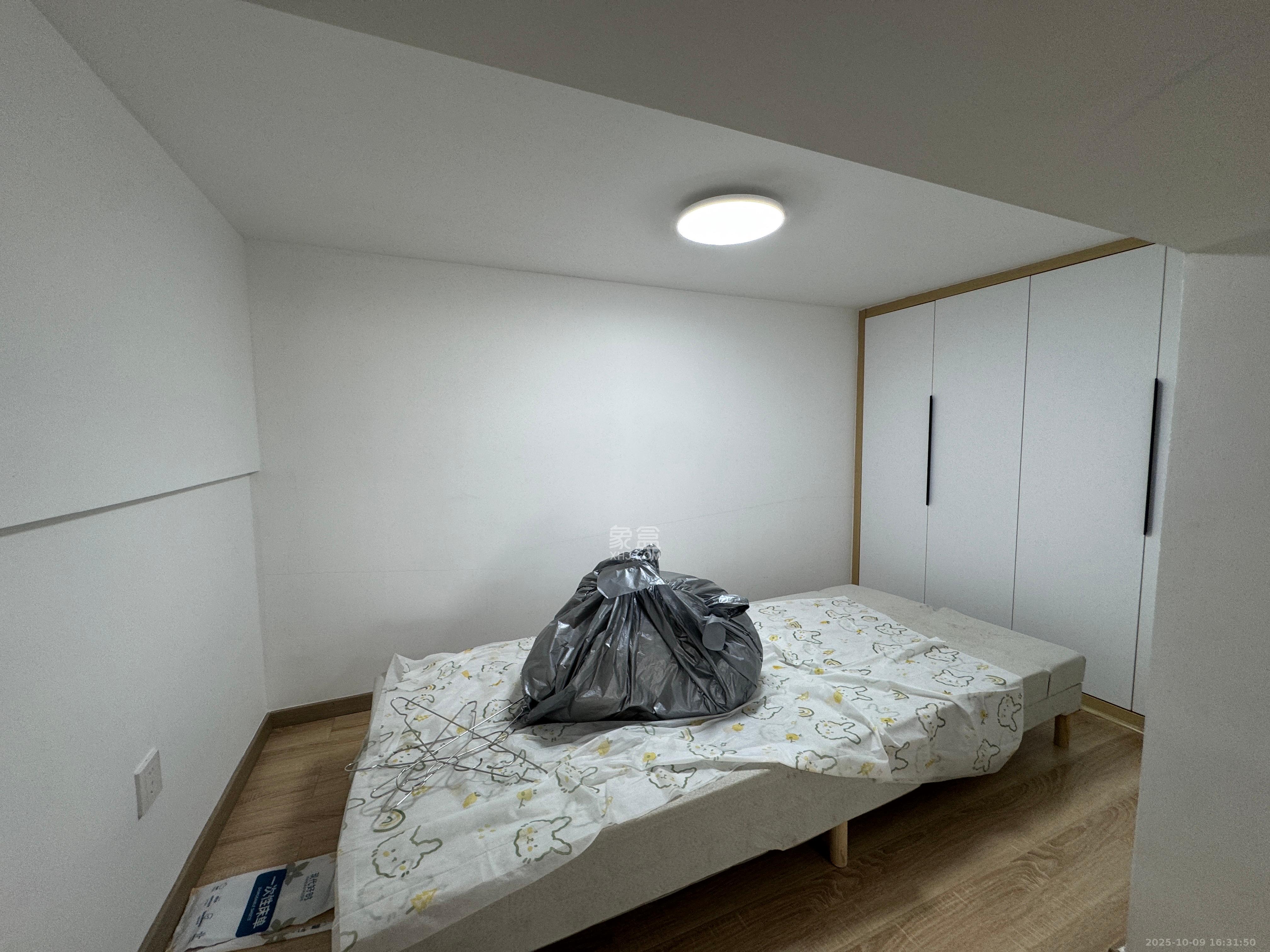 保利天禧EF区 2室1厅1卫 2400.0元/月 保利天禧EF区 2室1厅1卫 2400.0元/月室内图