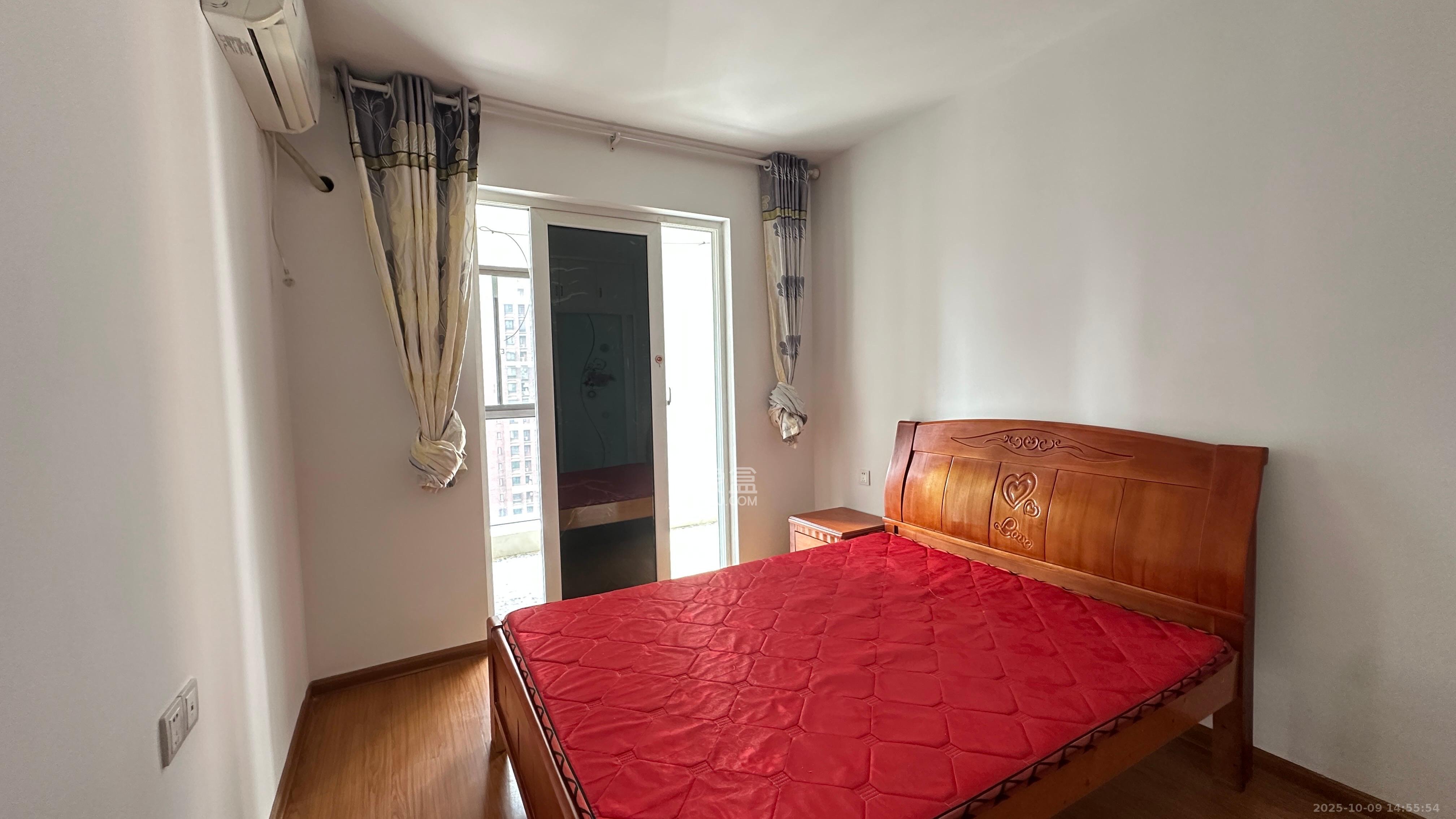 新城国际花都  3室2厅2卫    1800.0元/月室内图