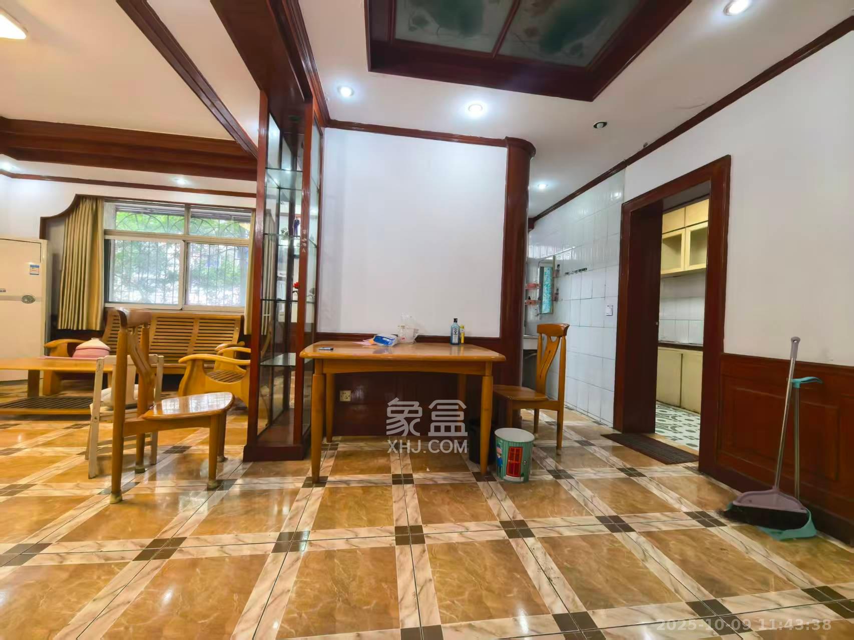 湘农桥社区 3室2厅2卫 2200.0元/月 湘农桥社区 3室2厅2卫 2200.0元/月室内图