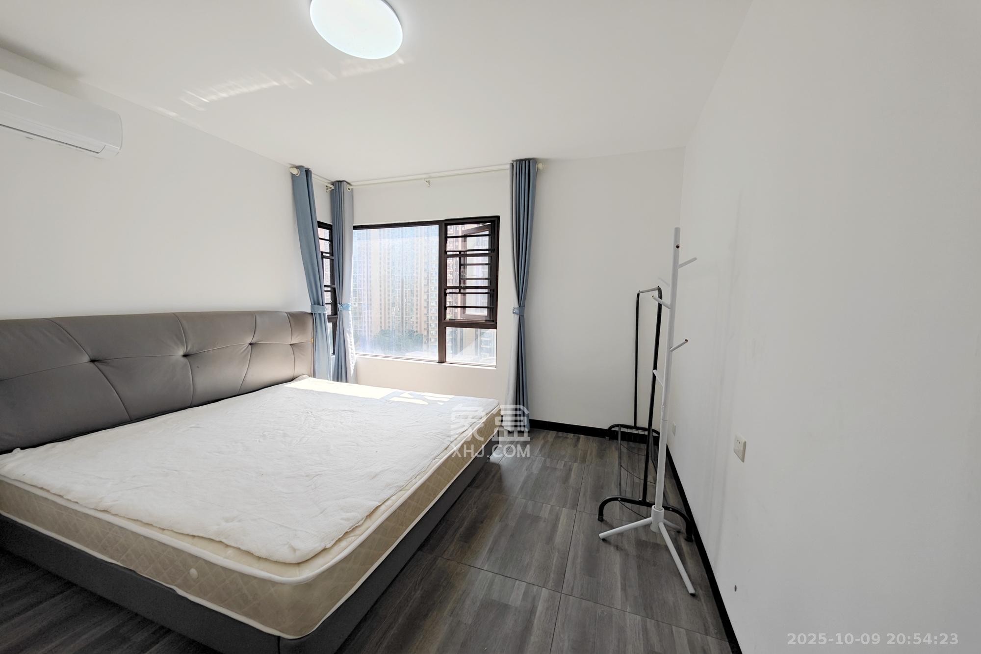 保利大都汇一期、二期 4室2厅2卫 138.0万 保利大都汇一期、二期 4室2厅2卫 138.0万卧室