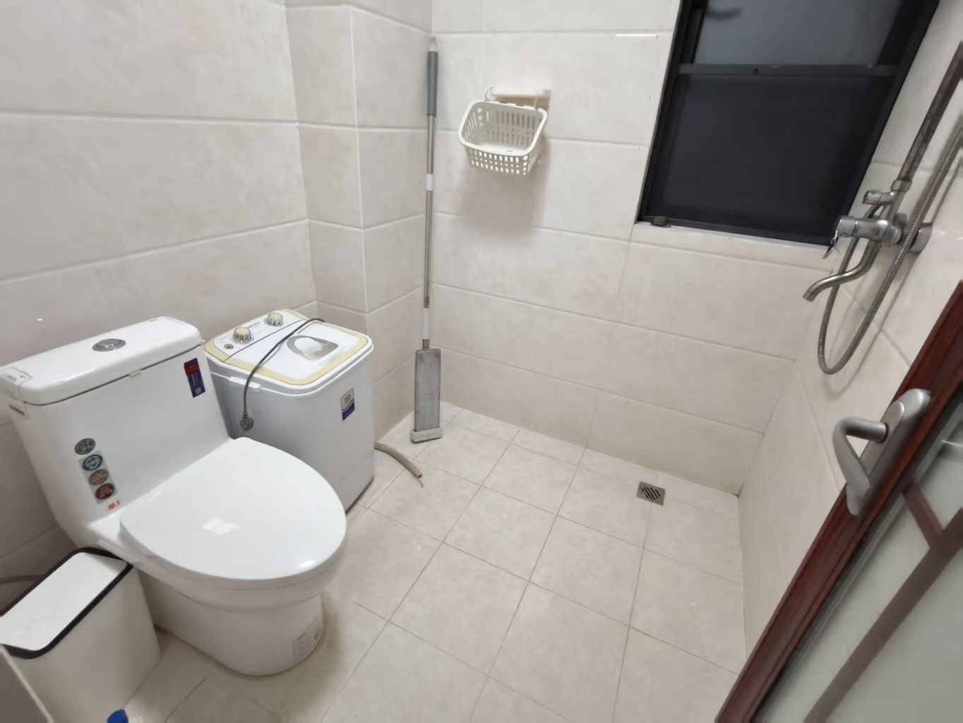 绿地城逸园  3室2厅2卫    2300.0元/月室内图