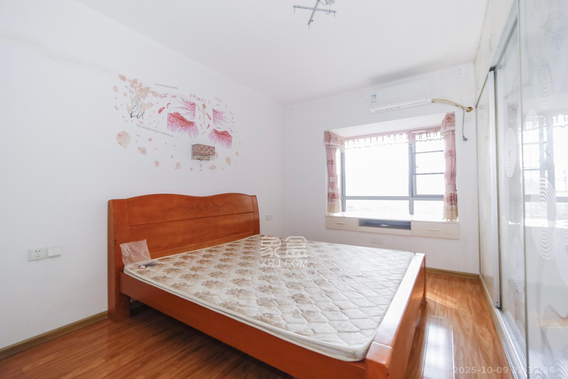 上海城小区  3室2厅2卫    93.8万卧室