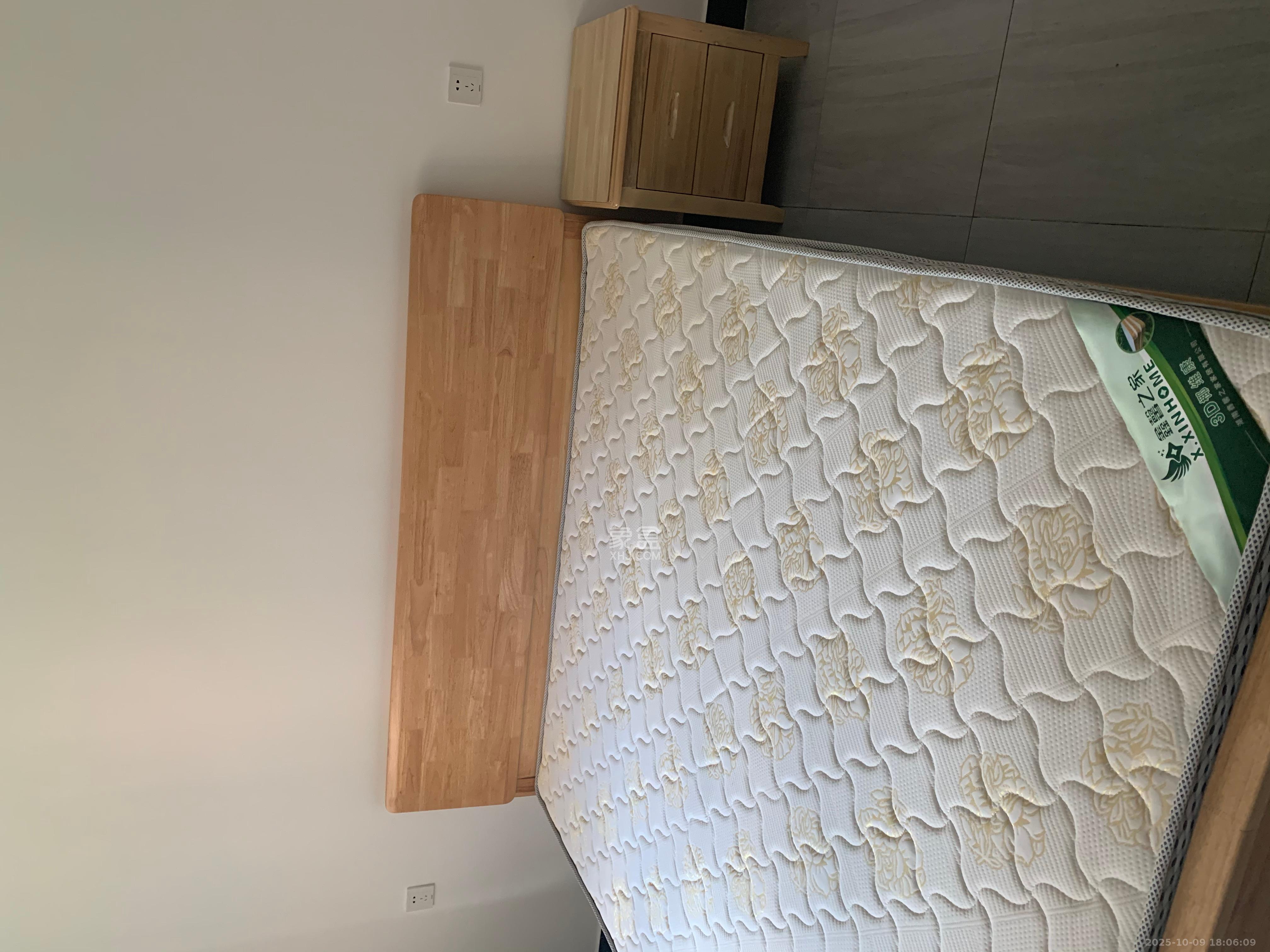 德润小区（丰升德润小区）  4室2厅2卫    3300.0元/月室内图