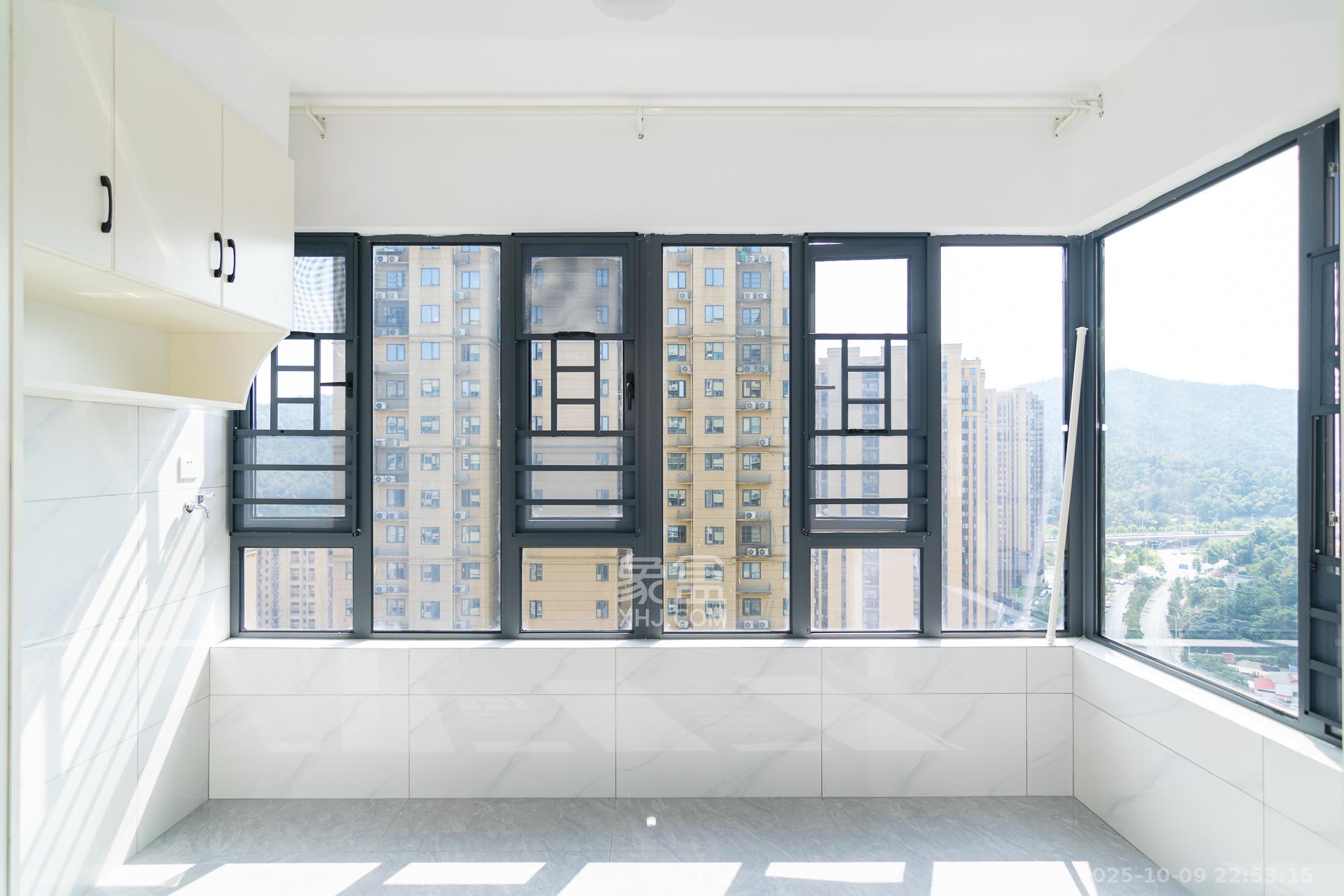 澳海月亮湾  3室2厅2卫    69.8万阳台