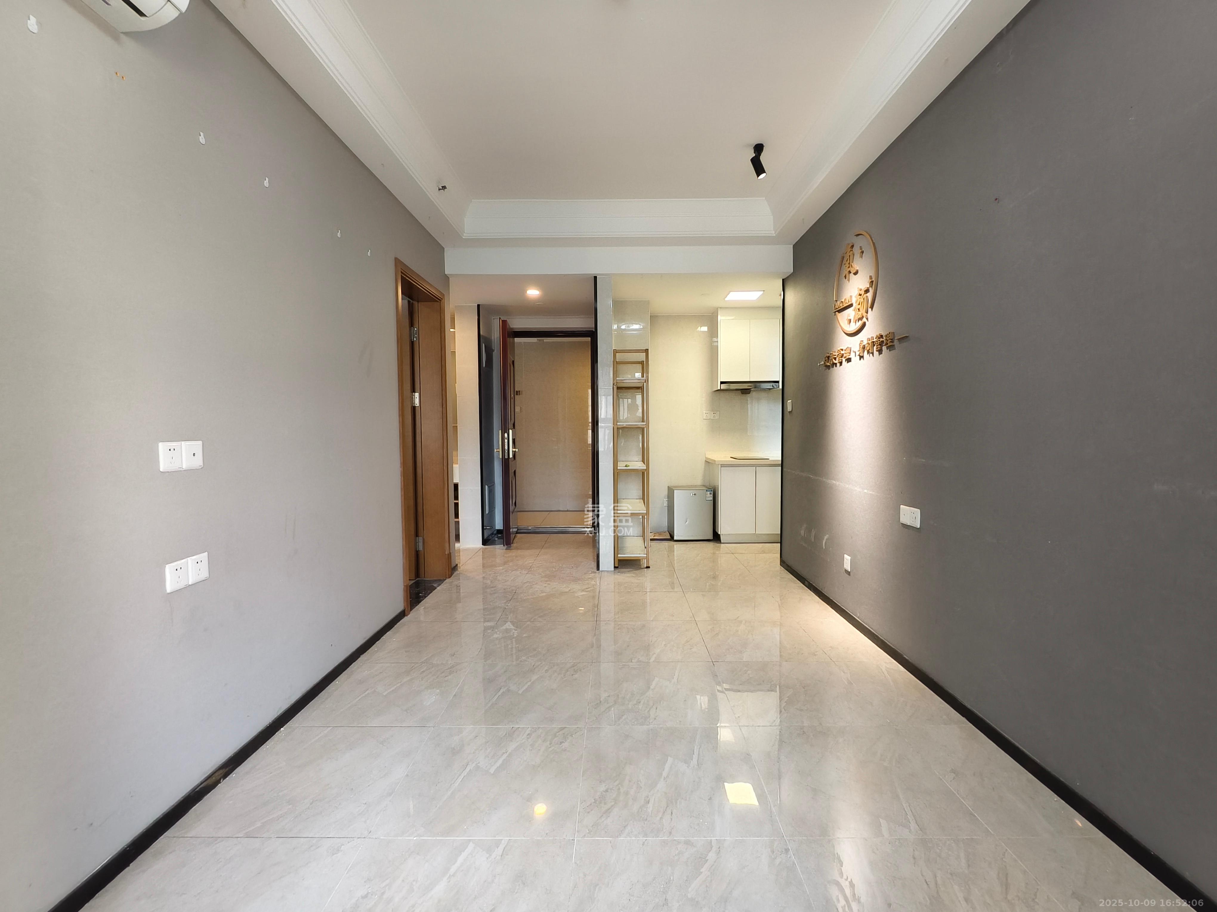 中海梅溪湖壹号  1室1厅1卫    2000.0元/月室内图