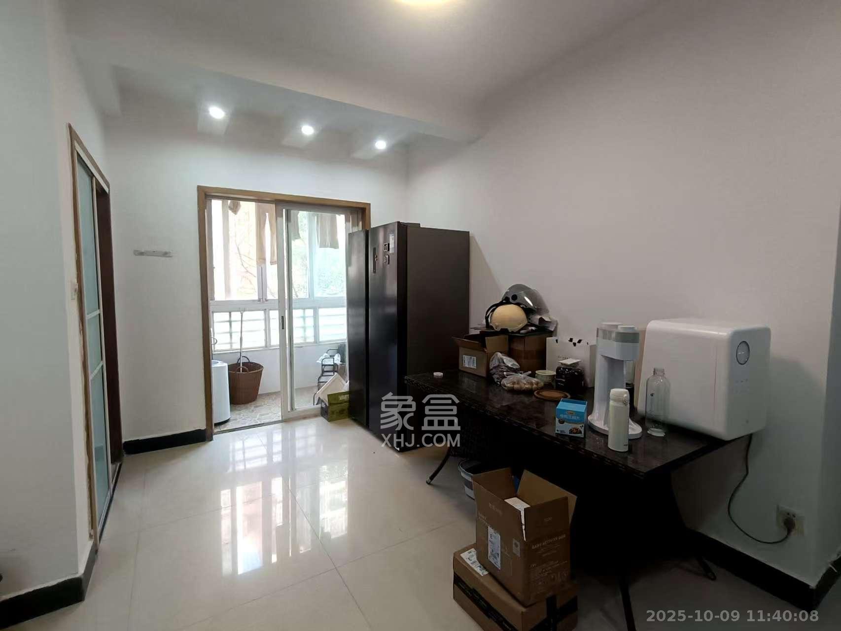 山水庭院  3室2厅1卫    2300.0元/月室内图