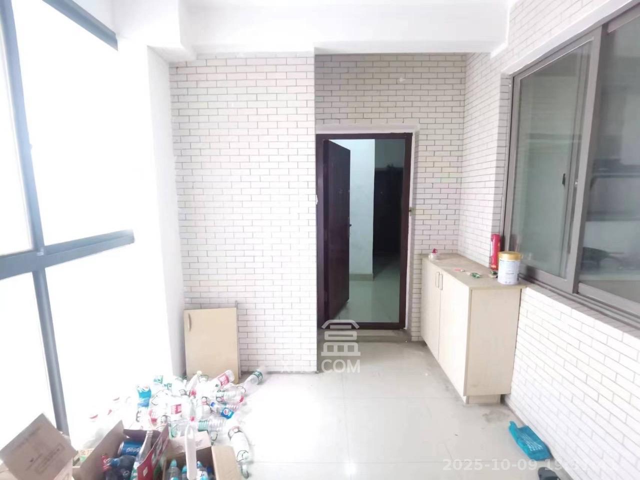 德庆水韵山城  1室2厅1卫    1700.0元/月室内图