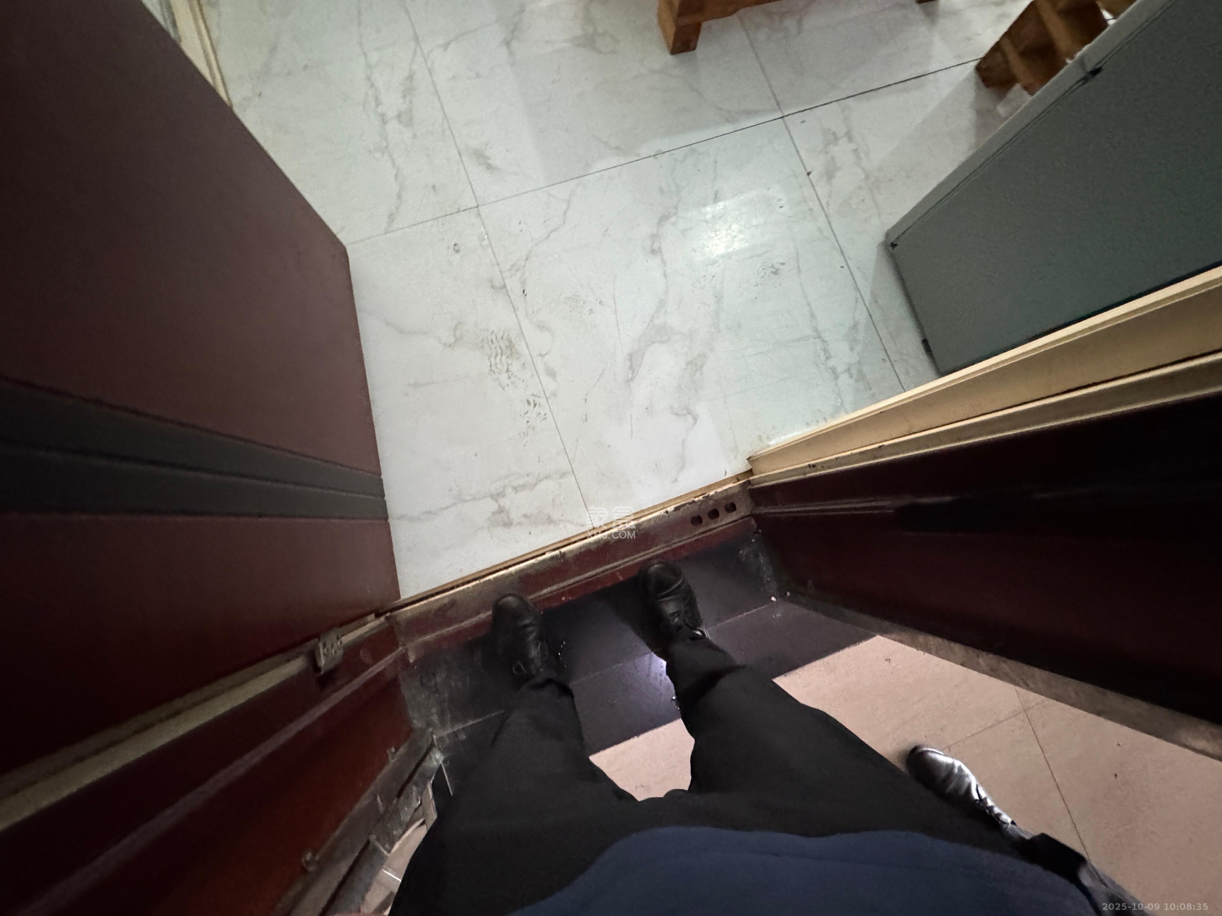 新青年公寓  1室1厅1卫    2300.0元/月