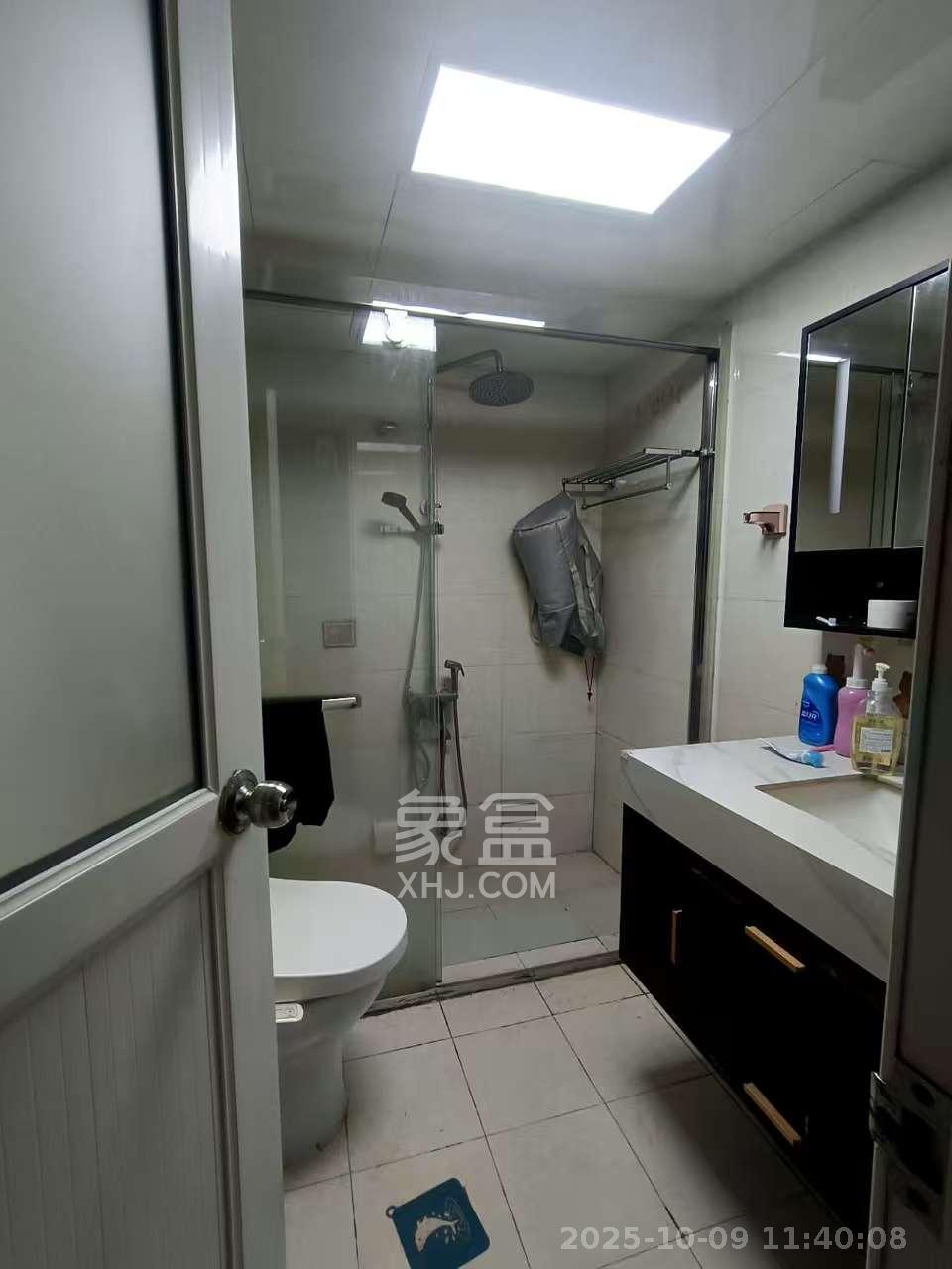 山水庭院  3室2厅1卫    2300.0元/月室内图