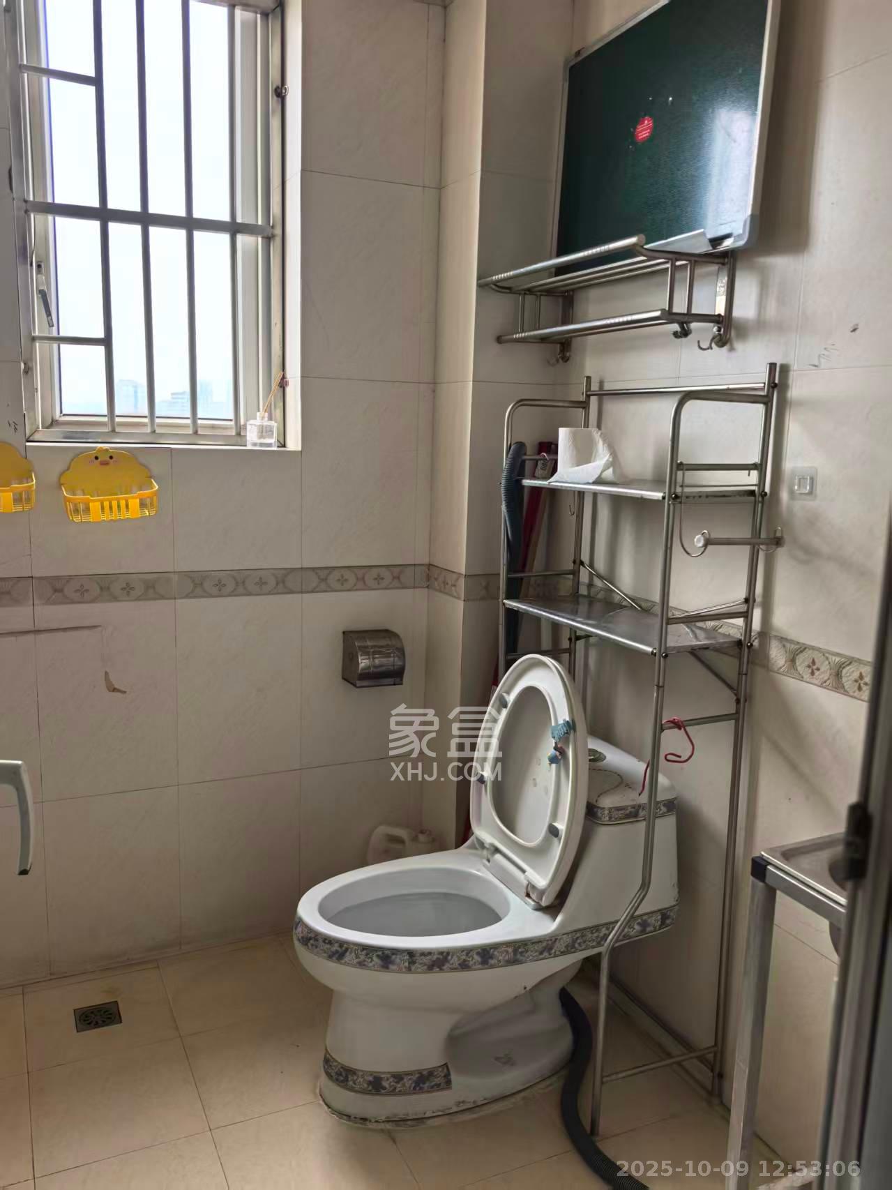 楚天家园  3室2厅2卫    1800.0元/月室内图