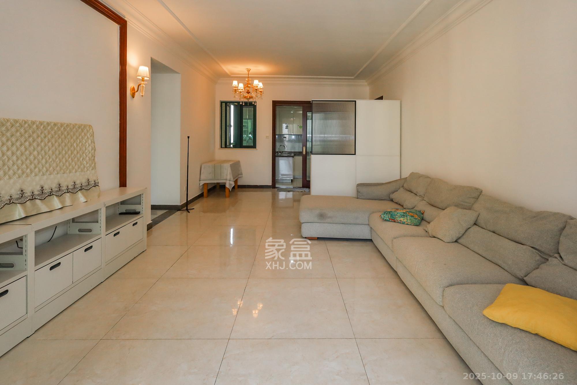 恒大御景湾 3室2厅1卫 135.0万 恒大御景湾 3室2厅1卫 135.0万客厅