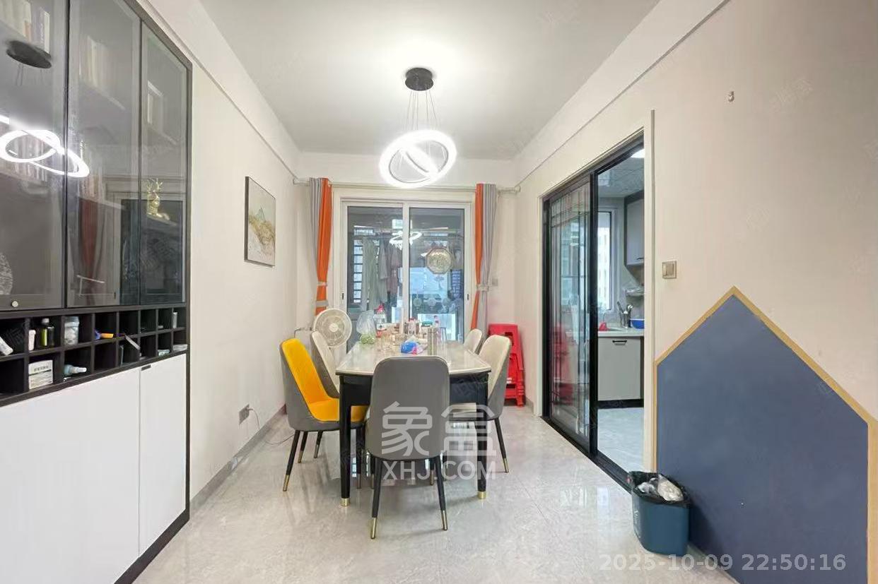 亿达智造小镇望天悦  3室2厅2卫    100.0万客厅