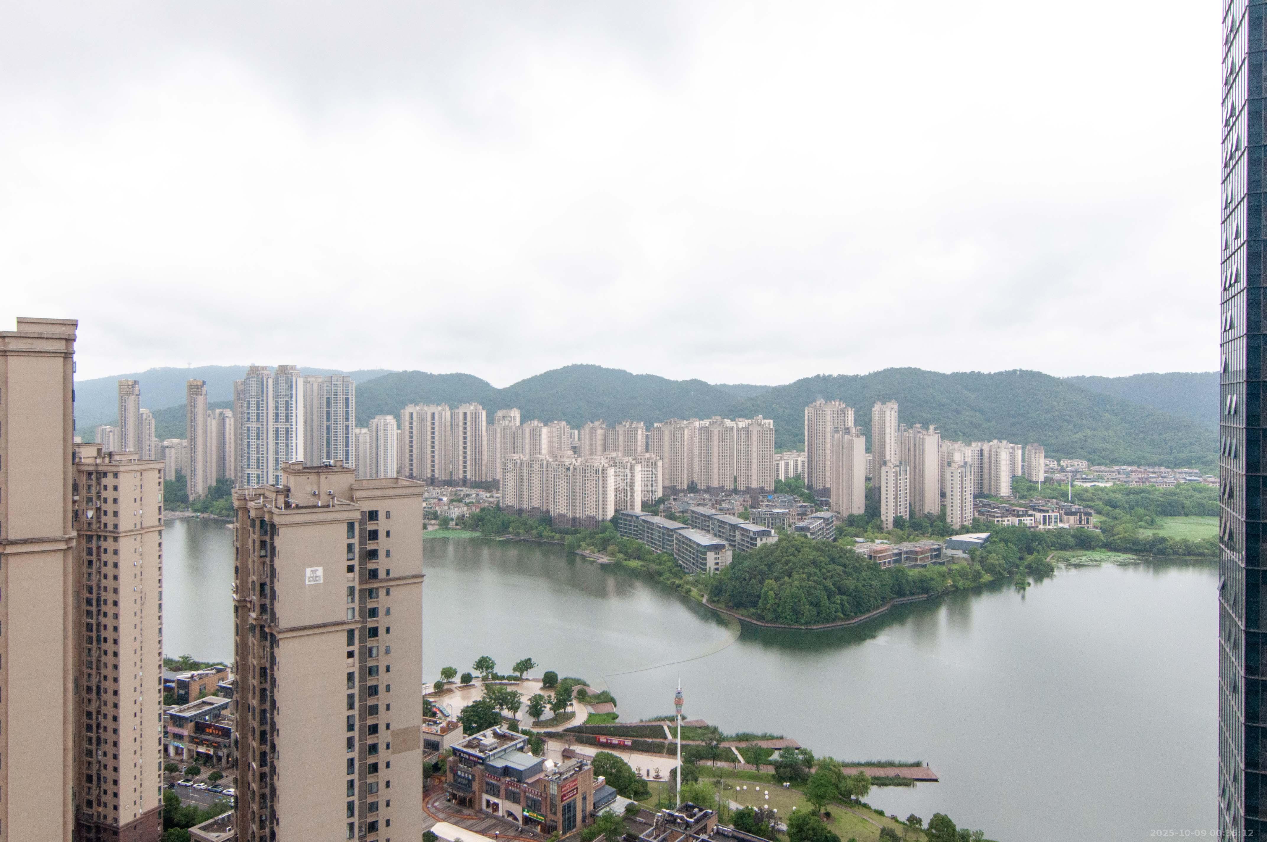 中建梅溪湖中心  4室2厅3卫    217.8万其他