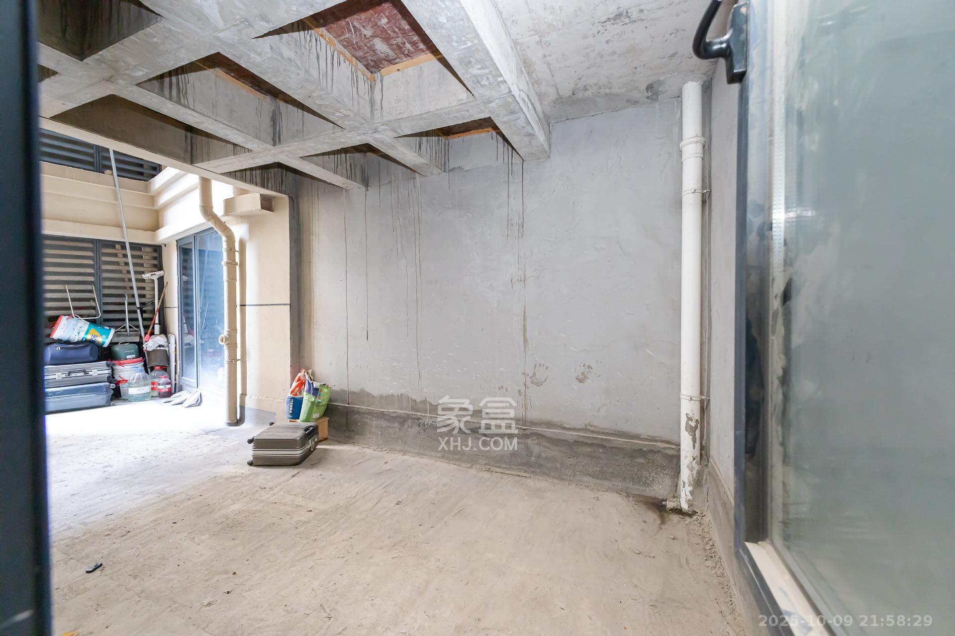 润和滨江广场（润和中央广场）  4室2厅2卫    83.8万卧室