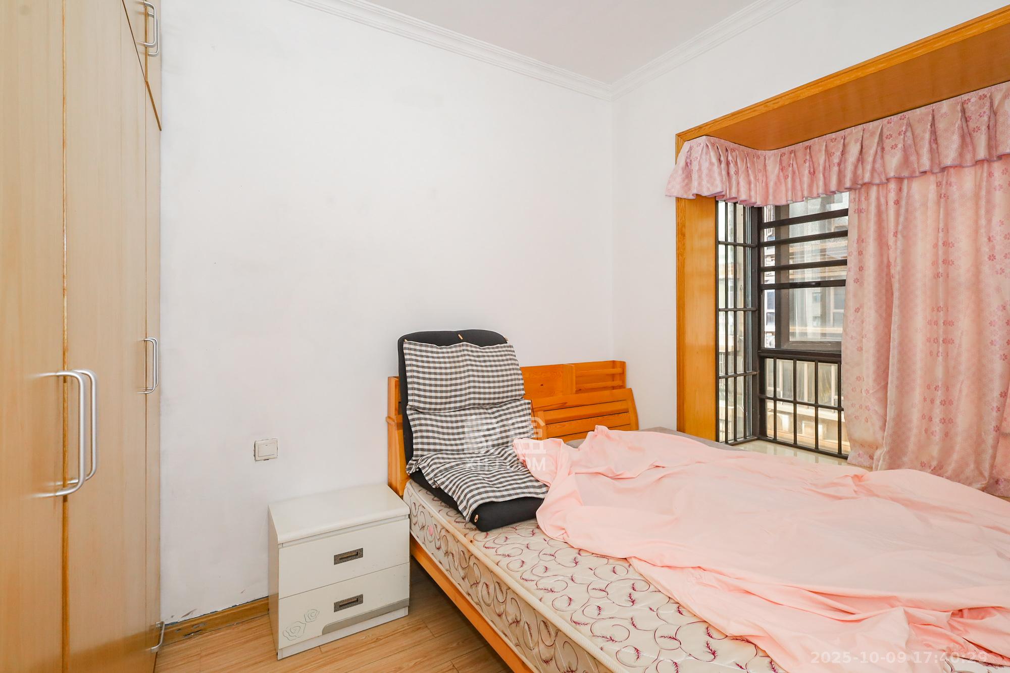 钰龙天下一期  3室2厅1卫    280.0万卧室