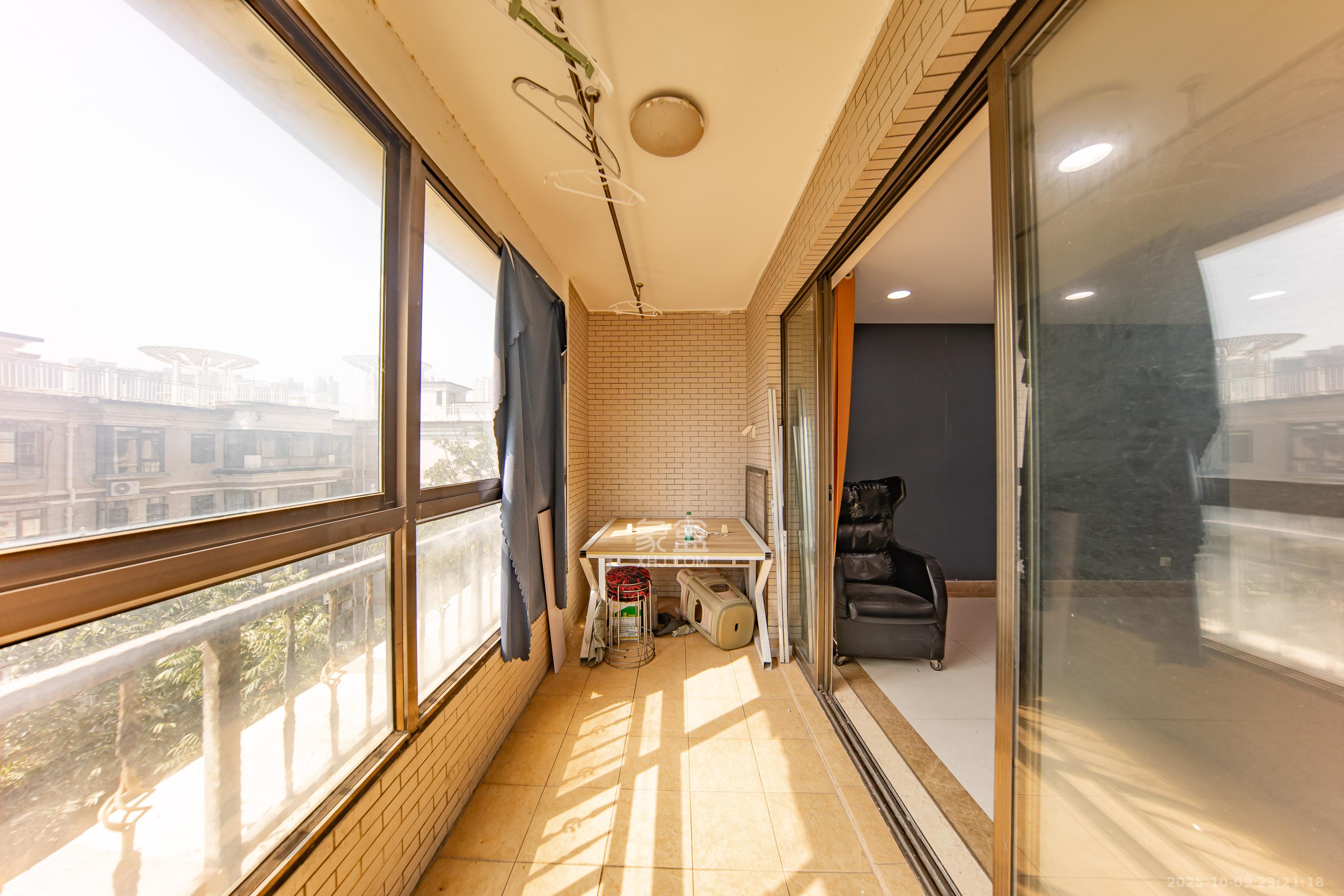 江山帝景雅典  1室2厅1卫    148.0万阳台