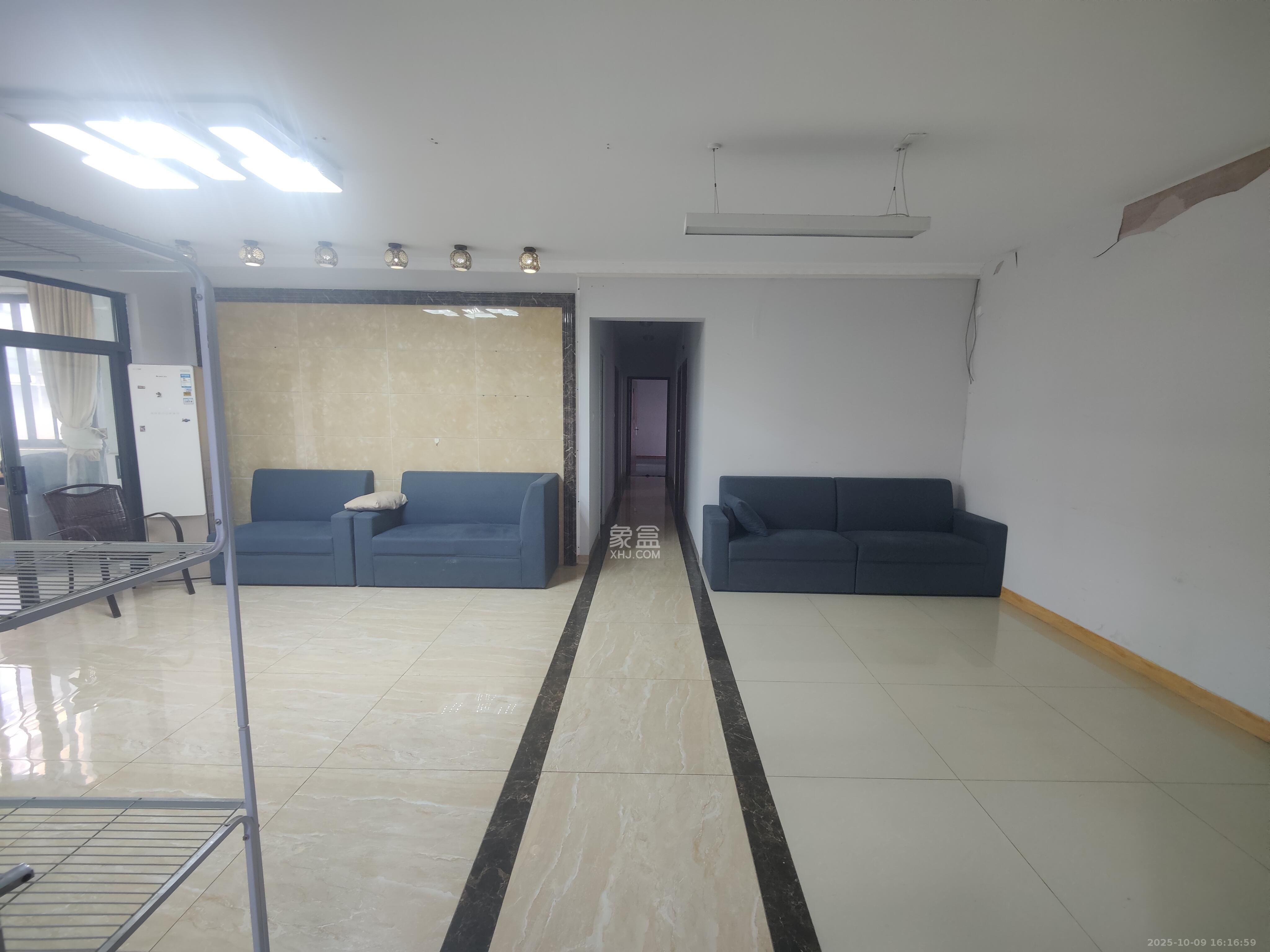 归心苑 5室2厅2卫 6000.0元/月 归心苑 5室2厅2卫 6000.0元/月室内图