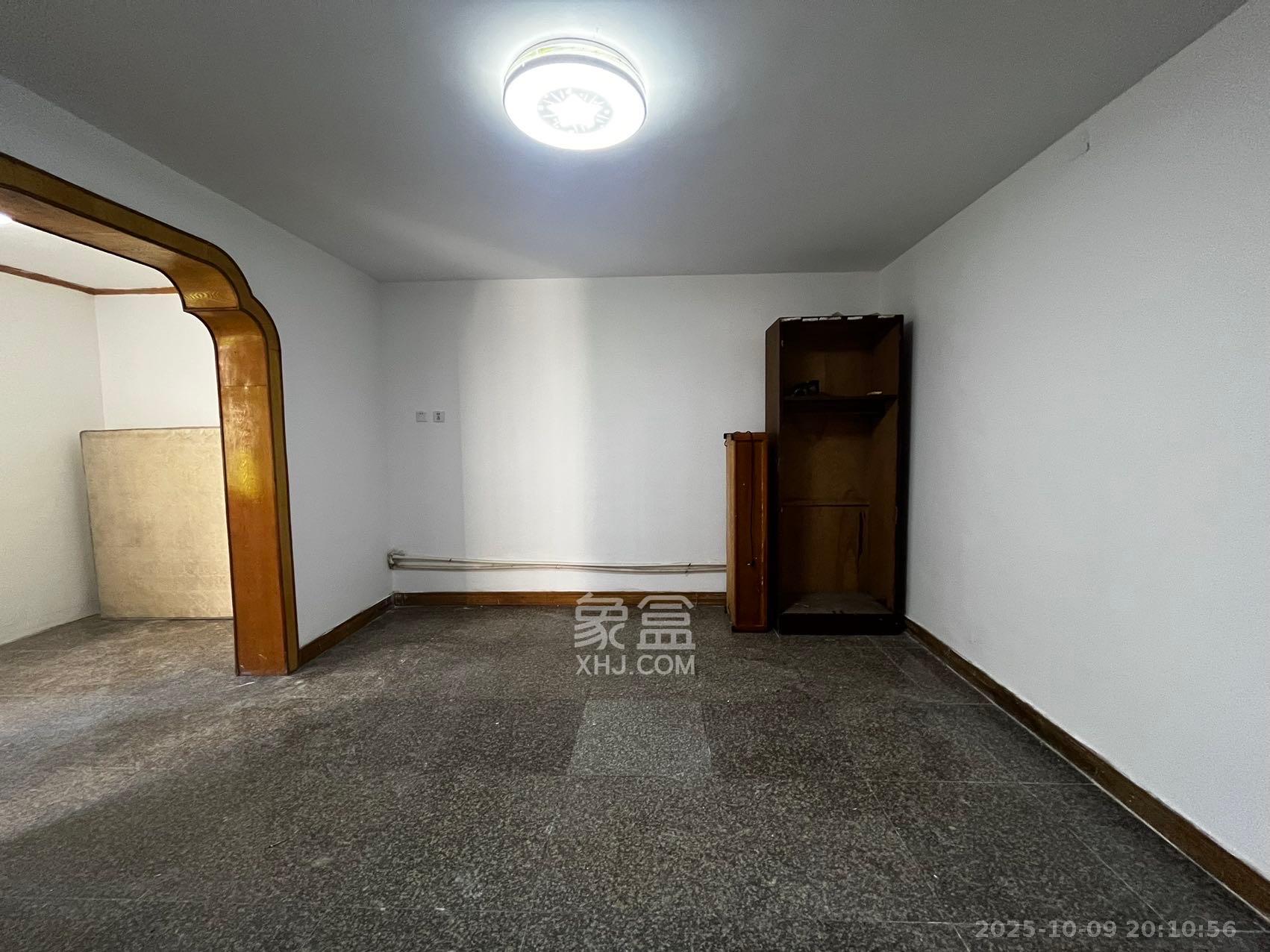 植物油宿舍  3室2厅1卫    1500.0元/月