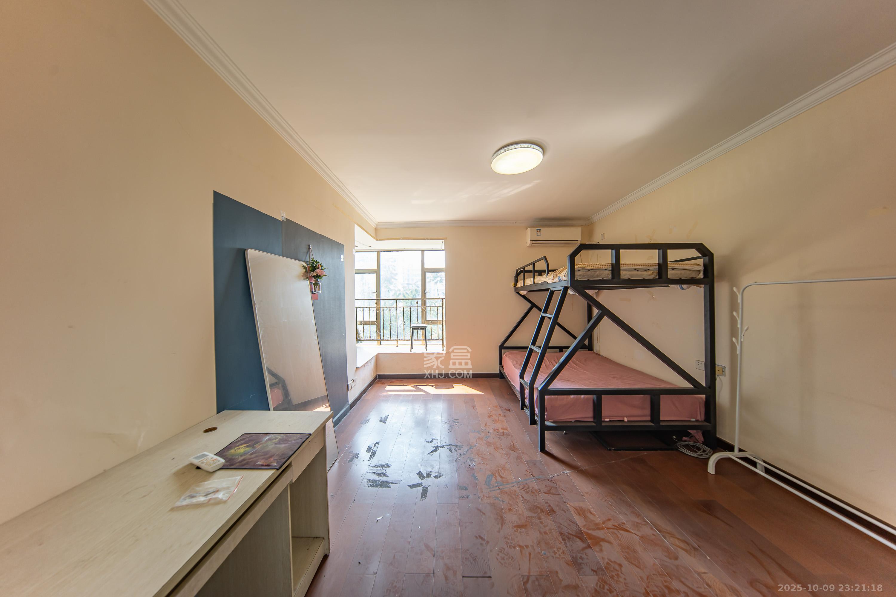 江山帝景雅典  1室2厅1卫    148.0万卧室