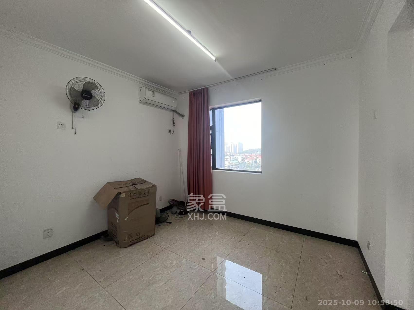 财富港湾(绿领大厦)  3室2厅1卫    2000.0元/月 财富港湾(绿领大厦)  3室2厅1卫    2000.0元/月室内图