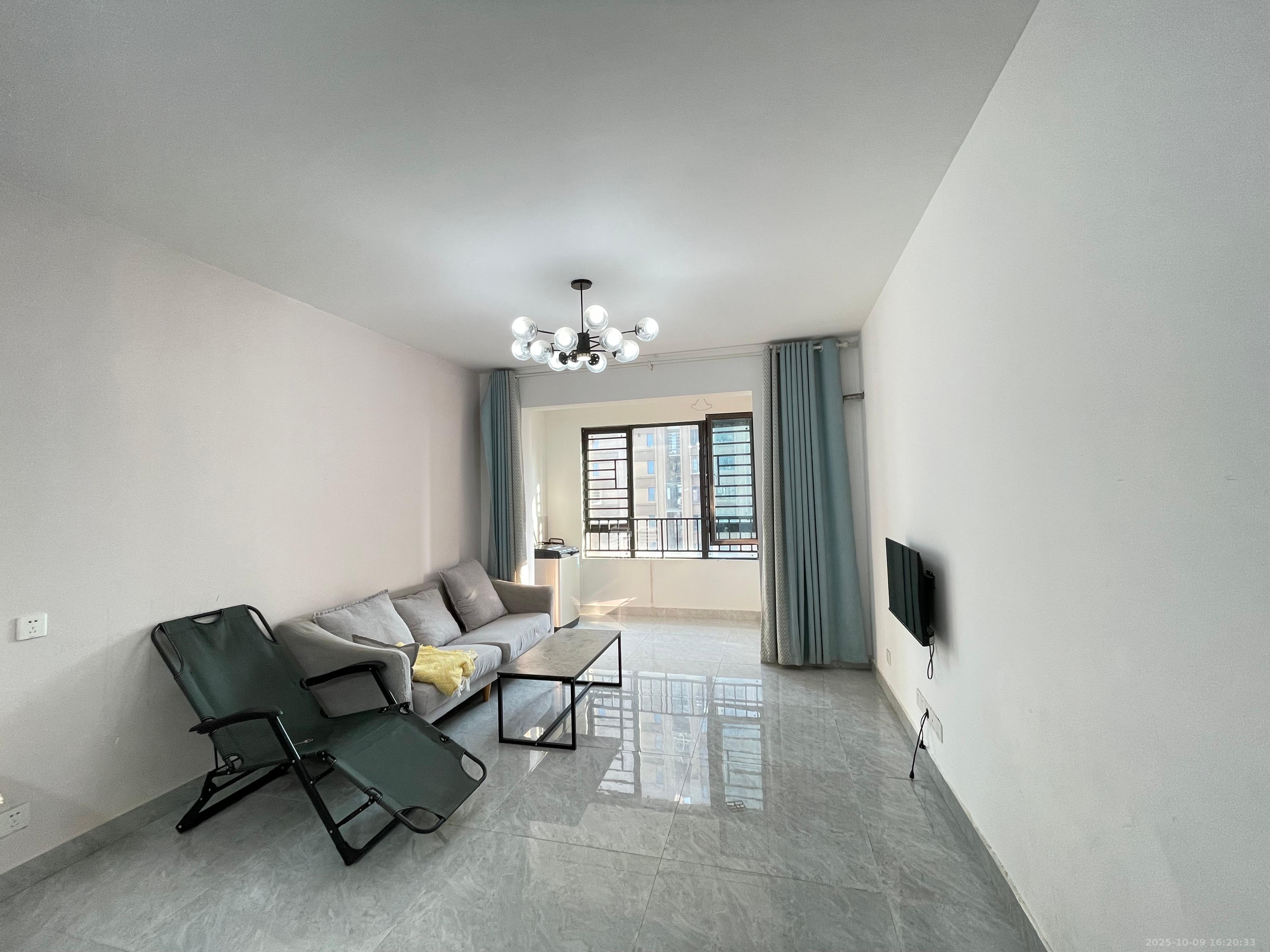 东合新苑  2室2厅1卫    2100.0元/月