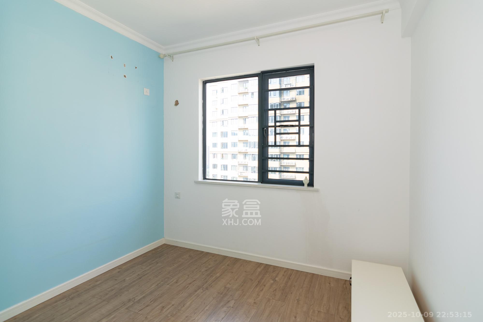 澳海月亮湾  3室2厅2卫    69.8万卧室