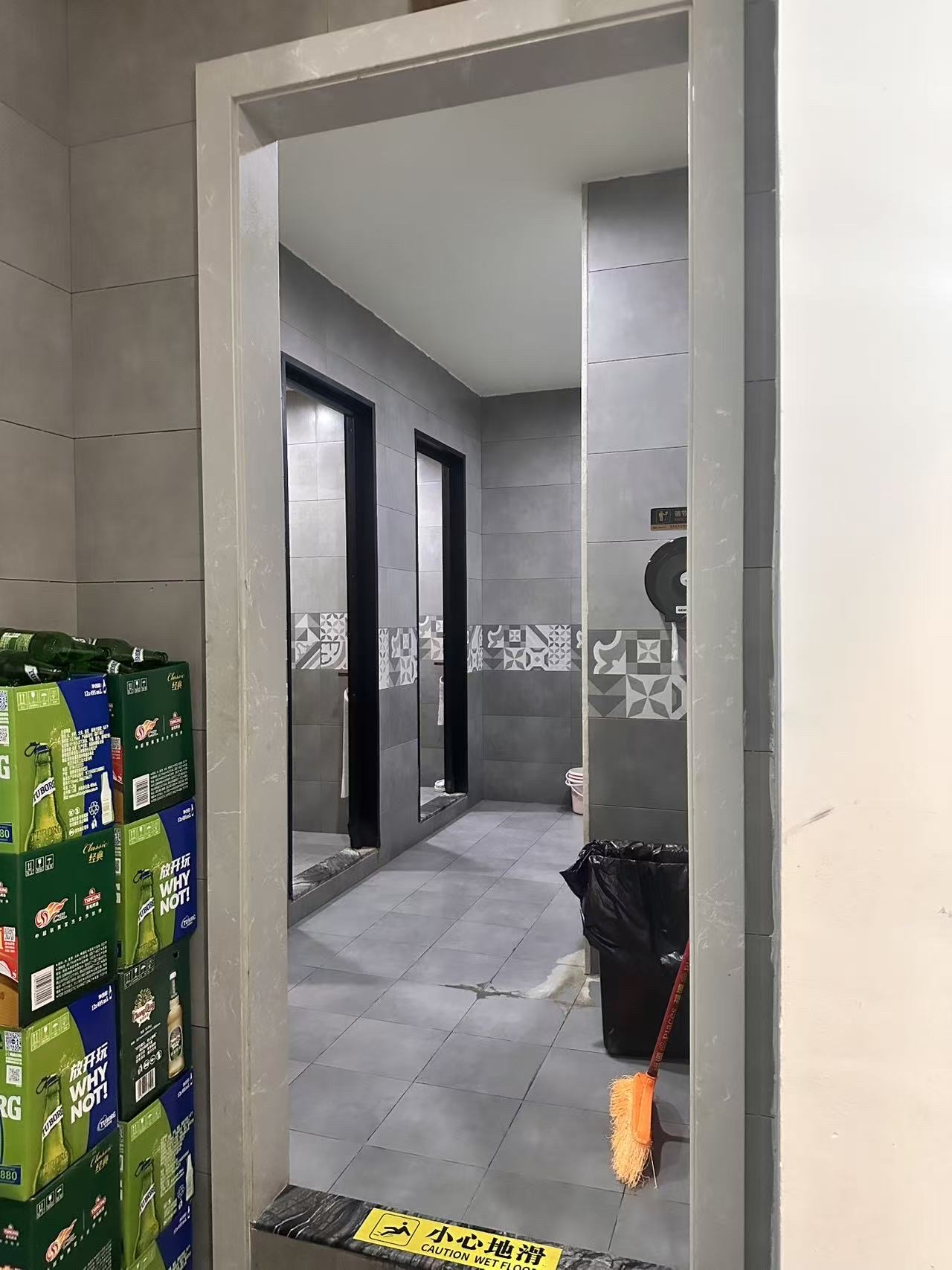 朝阳办事处江金社区  5室2厅1卫    15400.0元/月 朝阳办事处江金社区  5室2厅1卫    15400.0元/月室内图