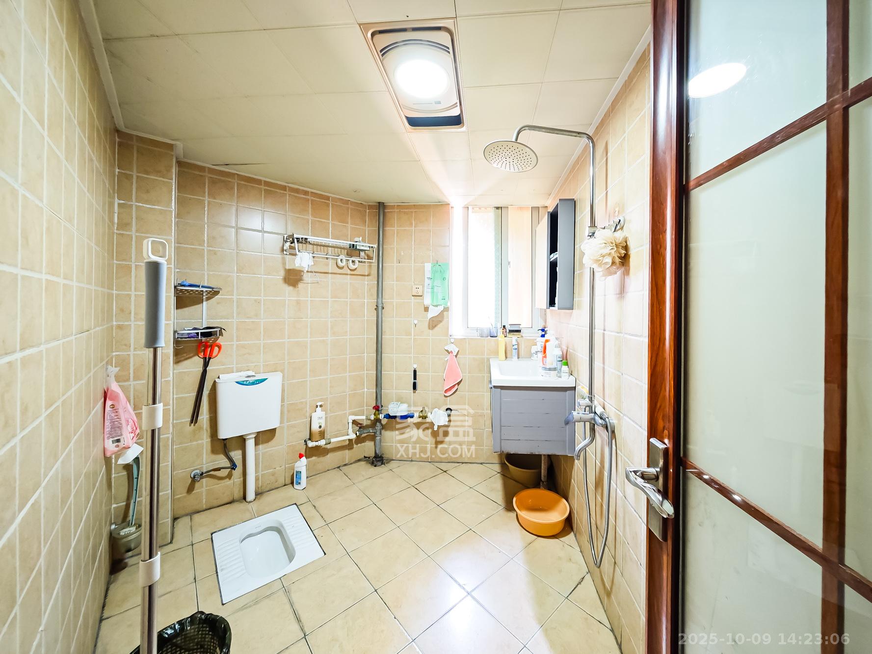 华江乐天花亭  3室2厅2卫    82.0万卫生间