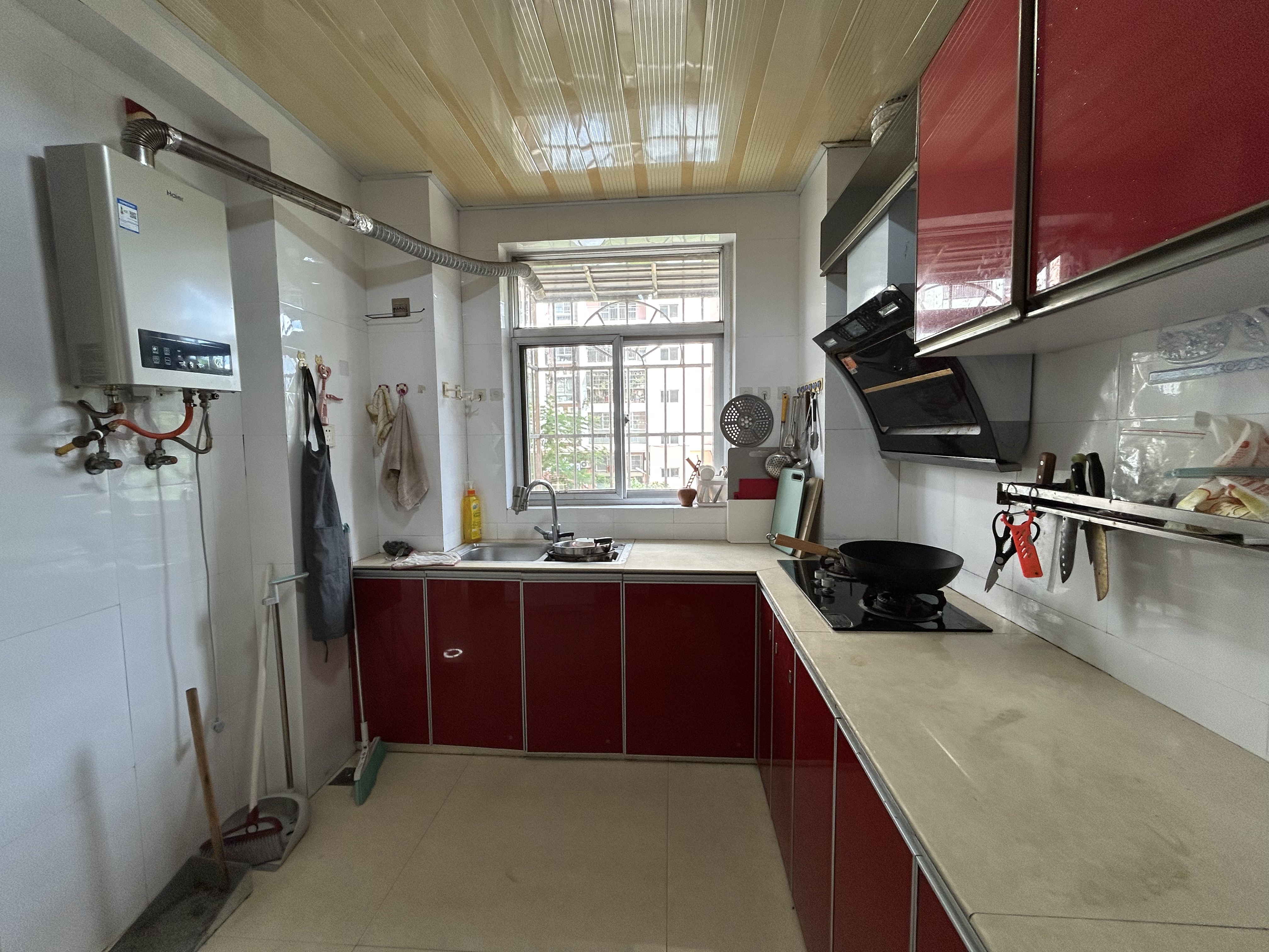 八一小区  3室2厅2卫    2700.0元/月室内图