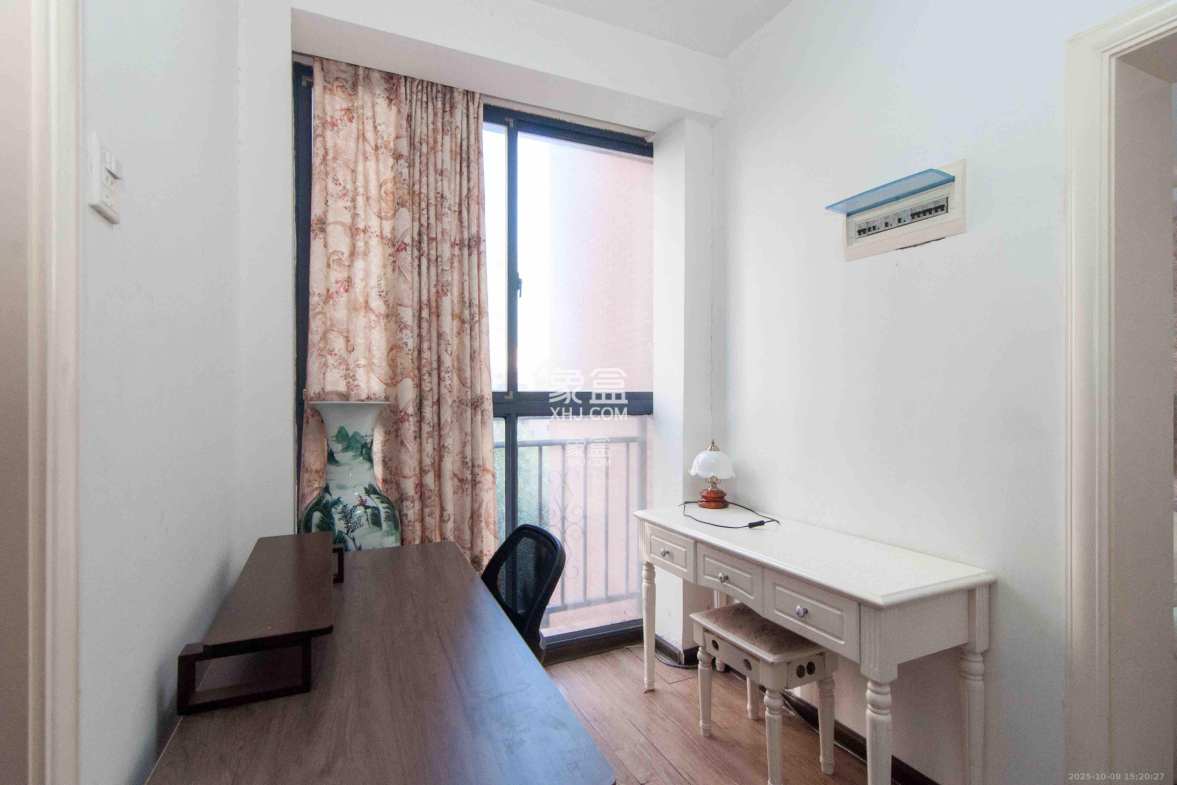 西点公园里 2室2厅1卫 2700.0元/月 西点公园里 2室2厅1卫 2700.0元/月室内图