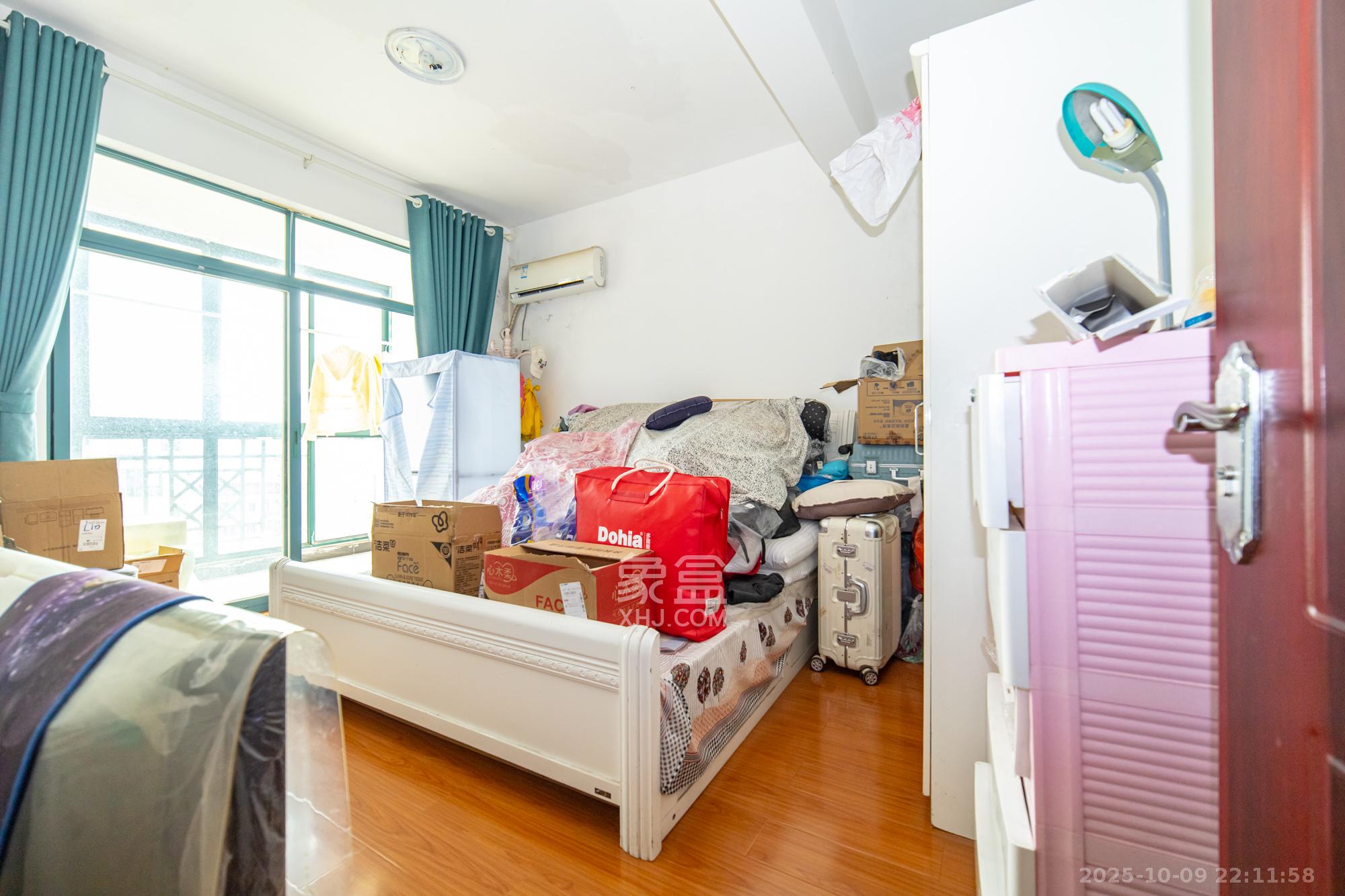 圣爵菲斯  4室2厅1卫    188.0万 圣爵菲斯  4室2厅1卫    188.0万卧室