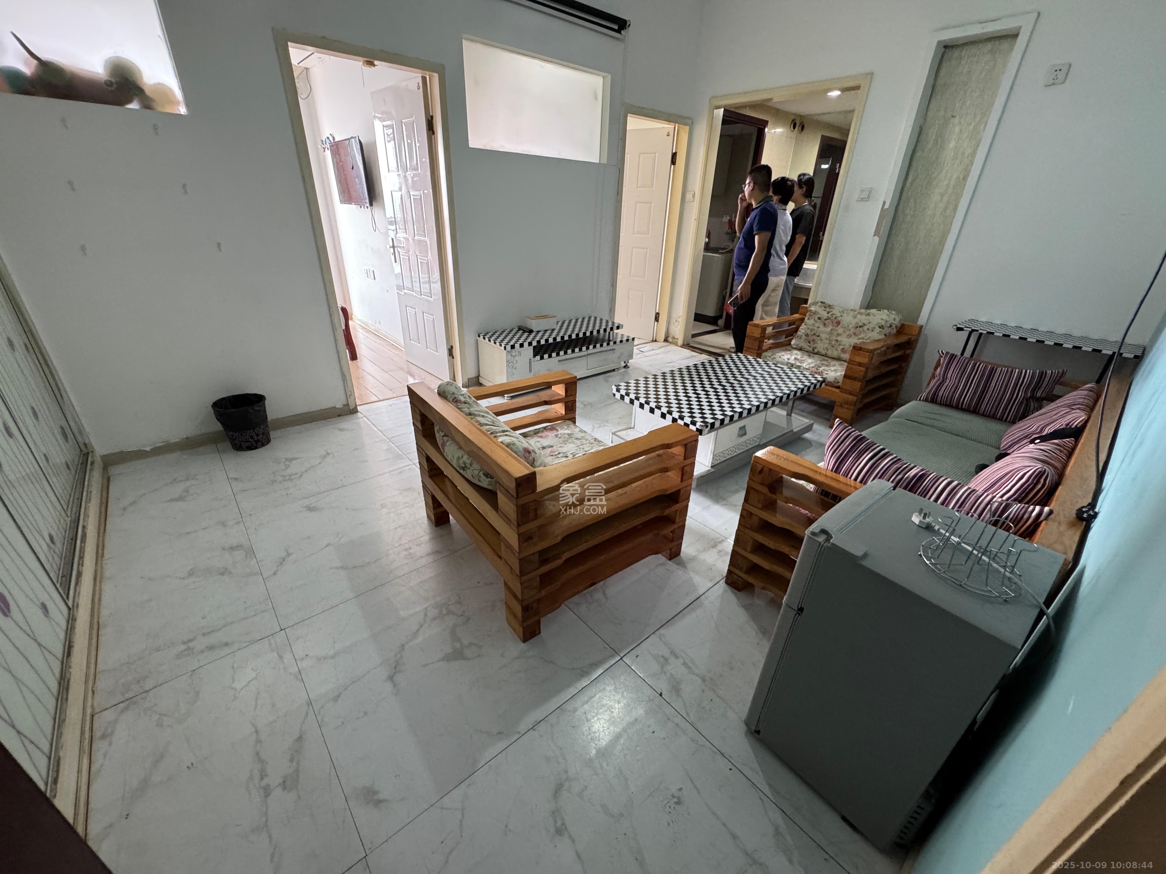 新青年公寓  1室1厅1卫    2300.0元/月室内图